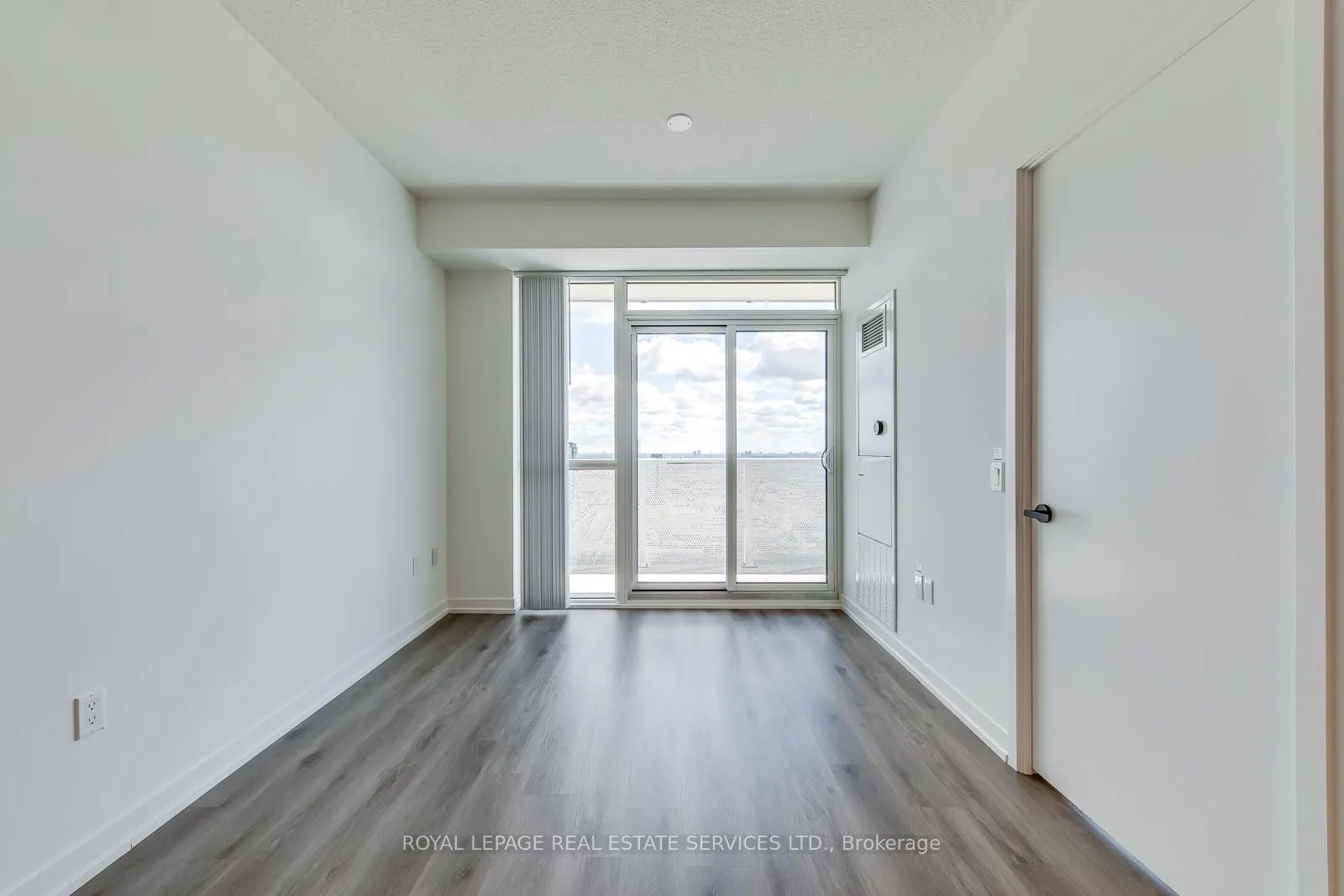 Photo 10 of Unit 4106, 28 Interchange Way, Vaughan, Vaughan Corporate Centre — HOMEH
