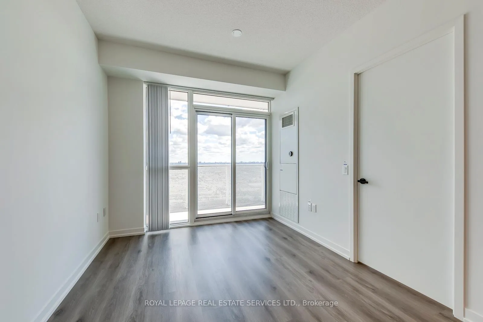 Photo 11 of Unit 4106, 28 Interchange Way, Vaughan, Vaughan Corporate Centre — HOMEH