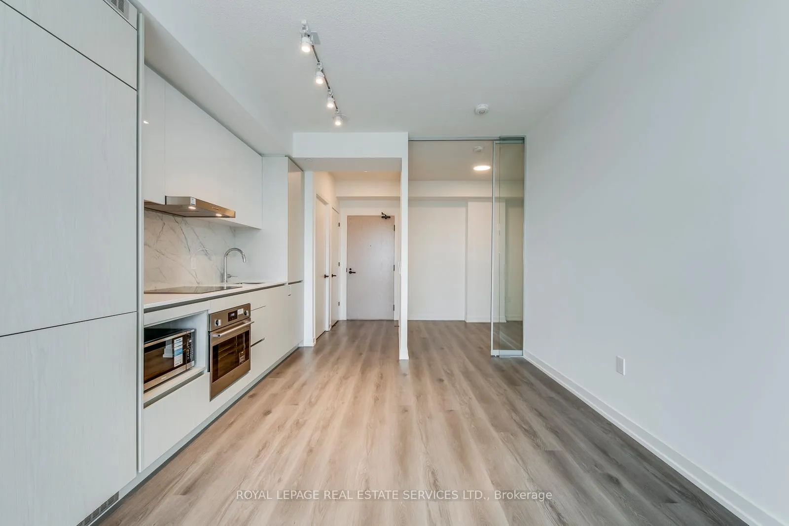 Photo 12 of Unit 4106, 28 Interchange Way, Vaughan, Vaughan Corporate Centre — HOMEH