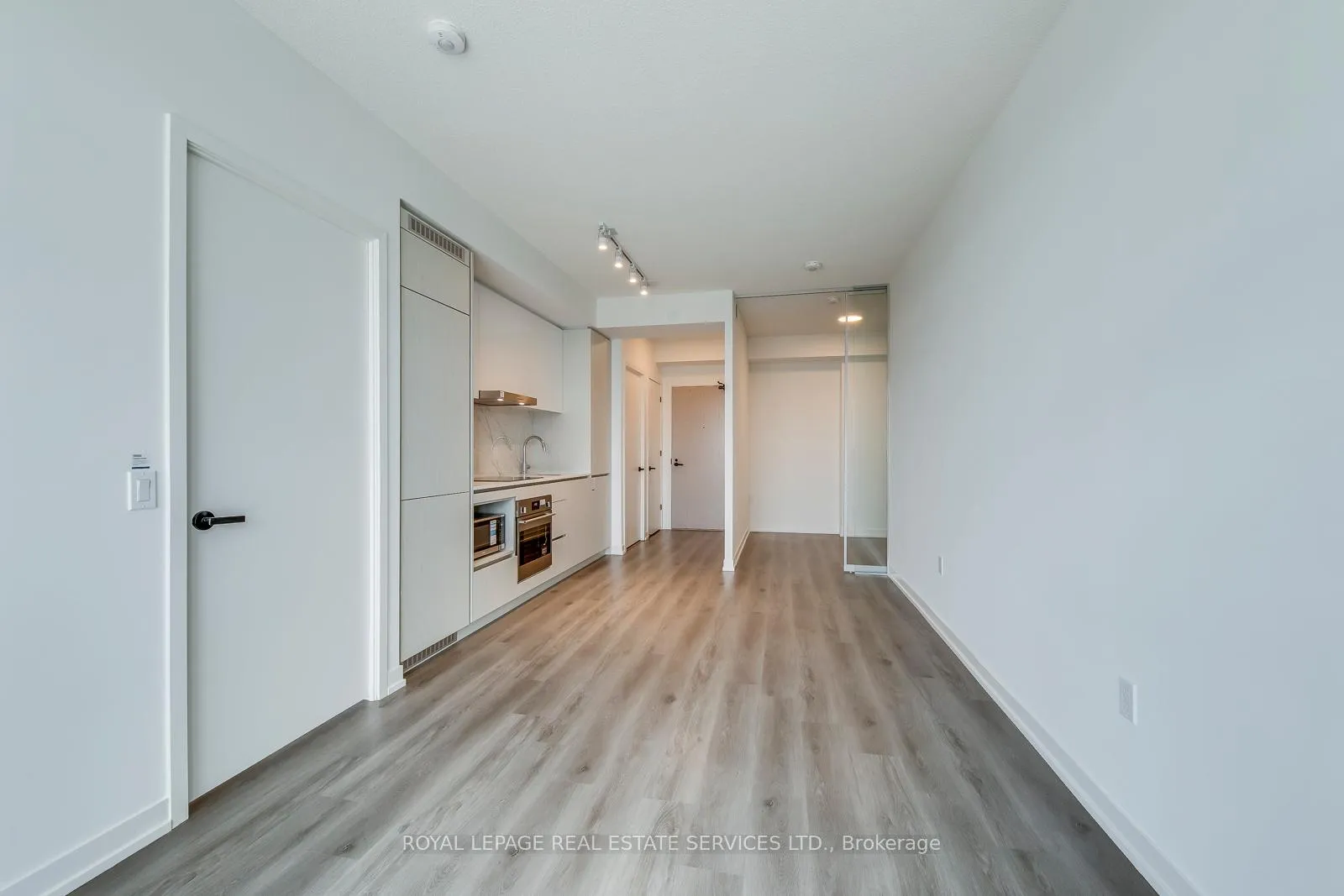 Photo 13 of Unit 4106, 28 Interchange Way, Vaughan, Vaughan Corporate Centre — HOMEH