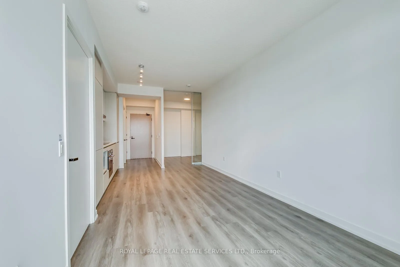Photo 14 of Unit 4106, 28 Interchange Way, Vaughan, Vaughan Corporate Centre — HOMEH