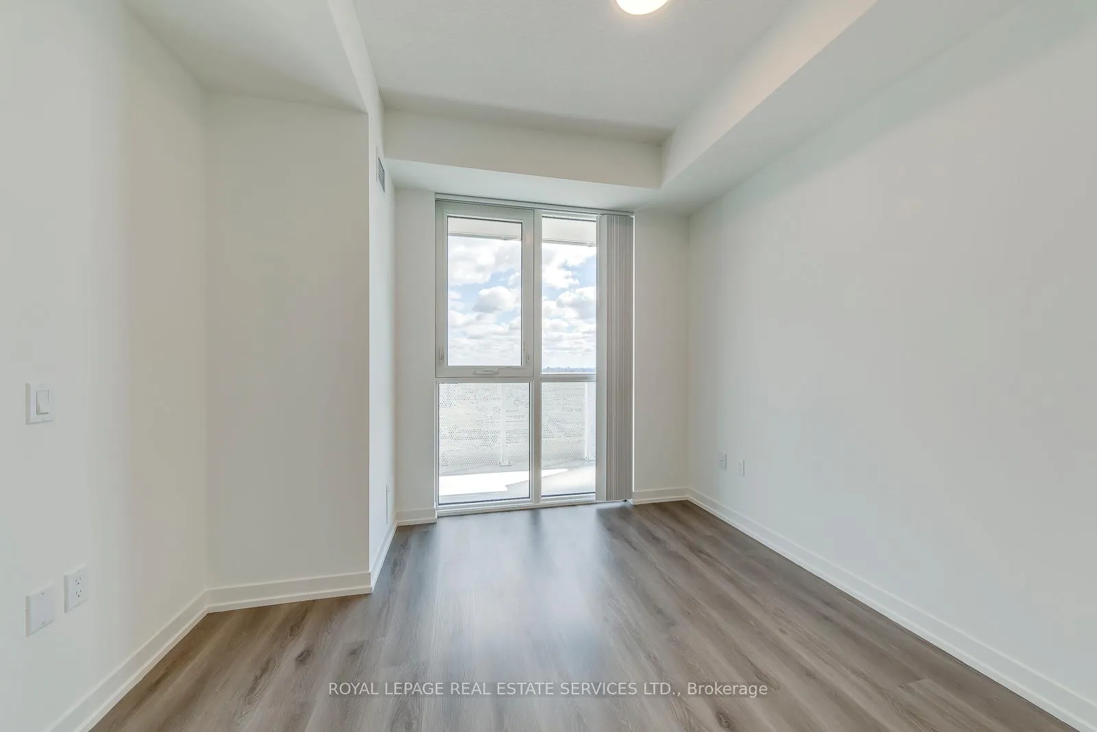 Photo 15 of Unit 4106, 28 Interchange Way, Vaughan, Vaughan Corporate Centre — HOMEH