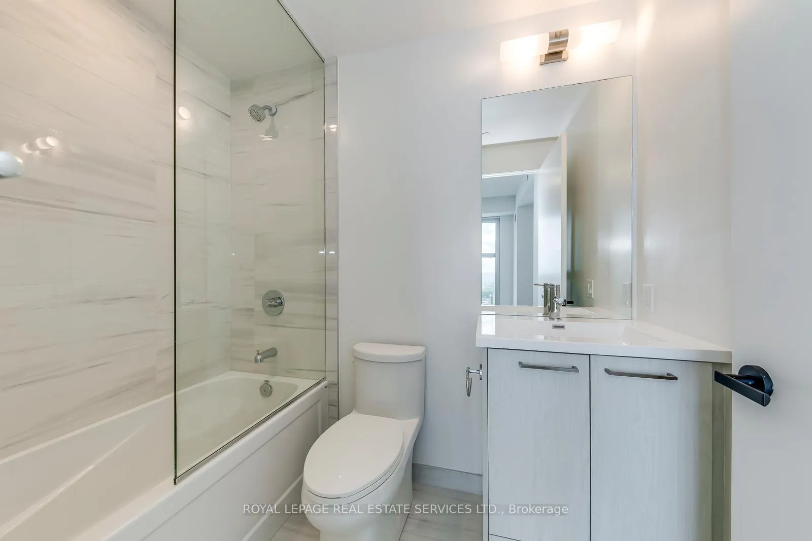 Photo 18 of Unit 4106, 28 Interchange Way, Vaughan, Vaughan Corporate Centre — HOMEH