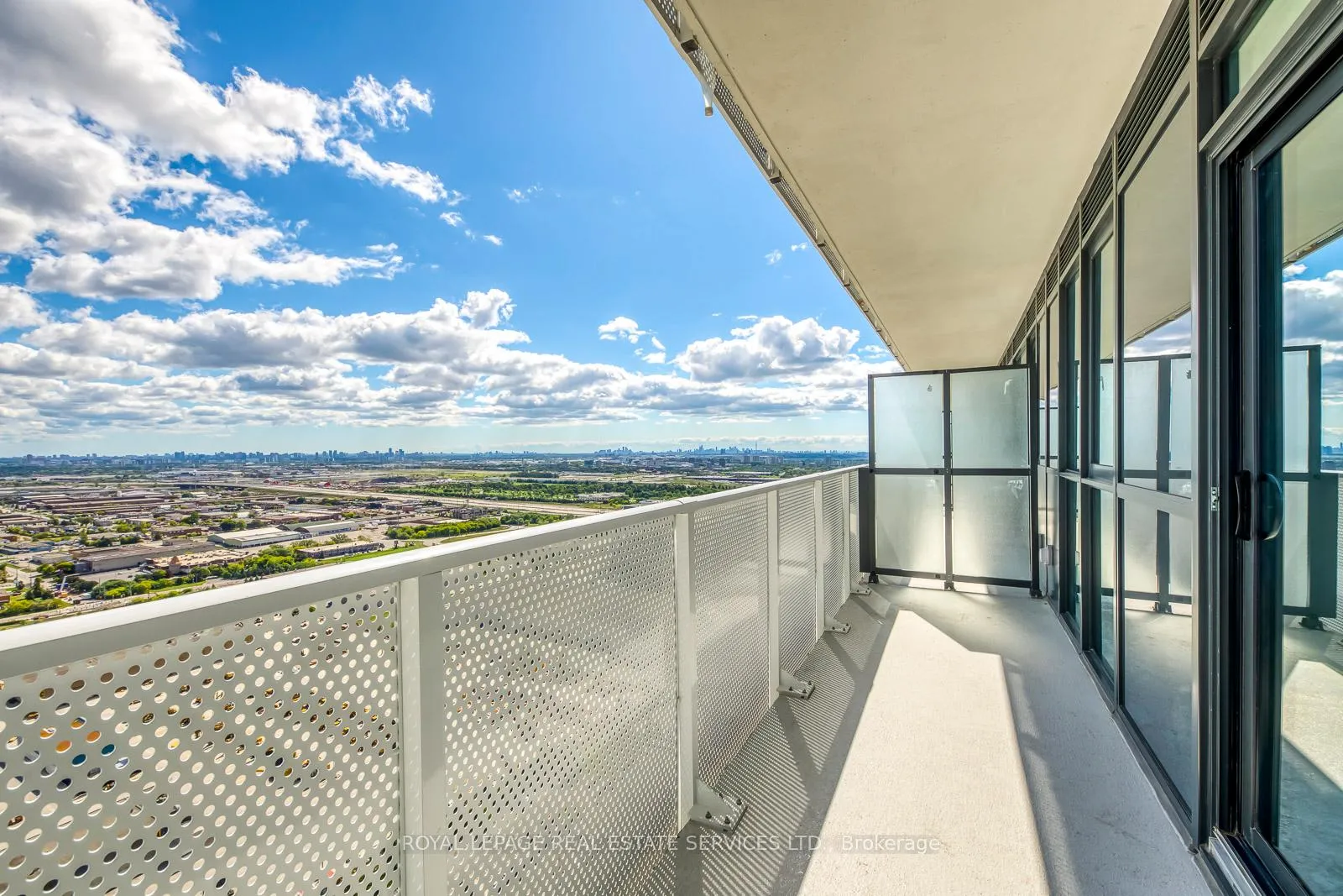 Photo 27 of Unit 4106, 28 Interchange Way, Vaughan, Vaughan Corporate Centre — HOMEH