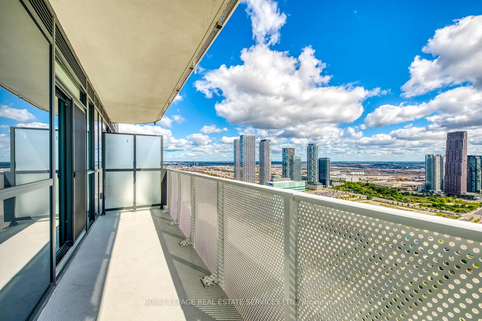 Photo 28 of Unit 4106, 28 Interchange Way, Vaughan, Vaughan Corporate Centre — HOMEH