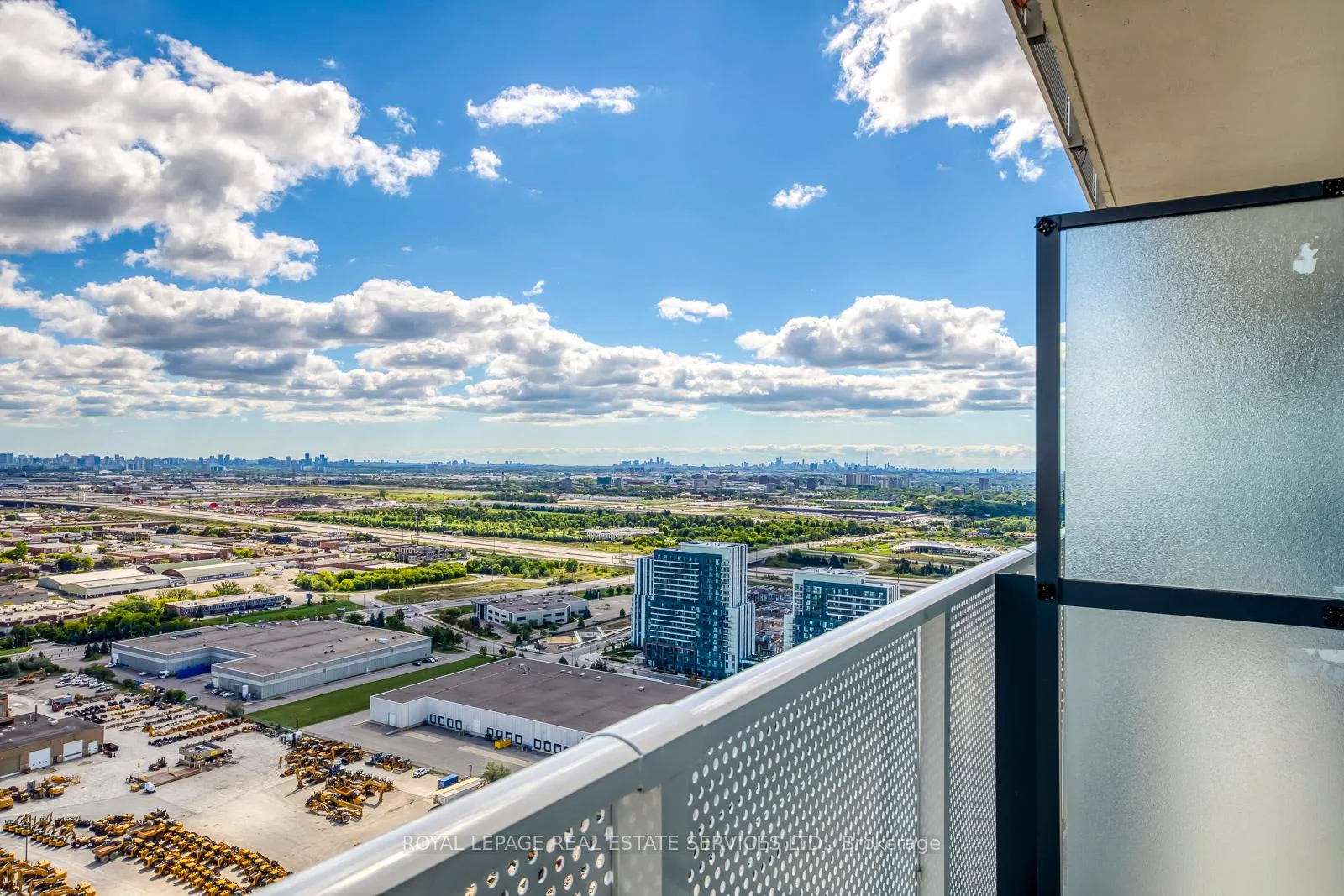 Photo 31 of Unit 4106, 28 Interchange Way, Vaughan, Vaughan Corporate Centre — HOMEH