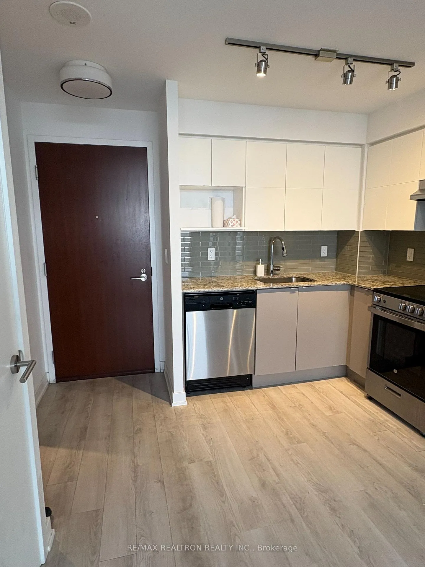 Photo 7 of Unit 718, 120 Varna Drive, Toronto, Englemount-Lawrence — HOMEH
