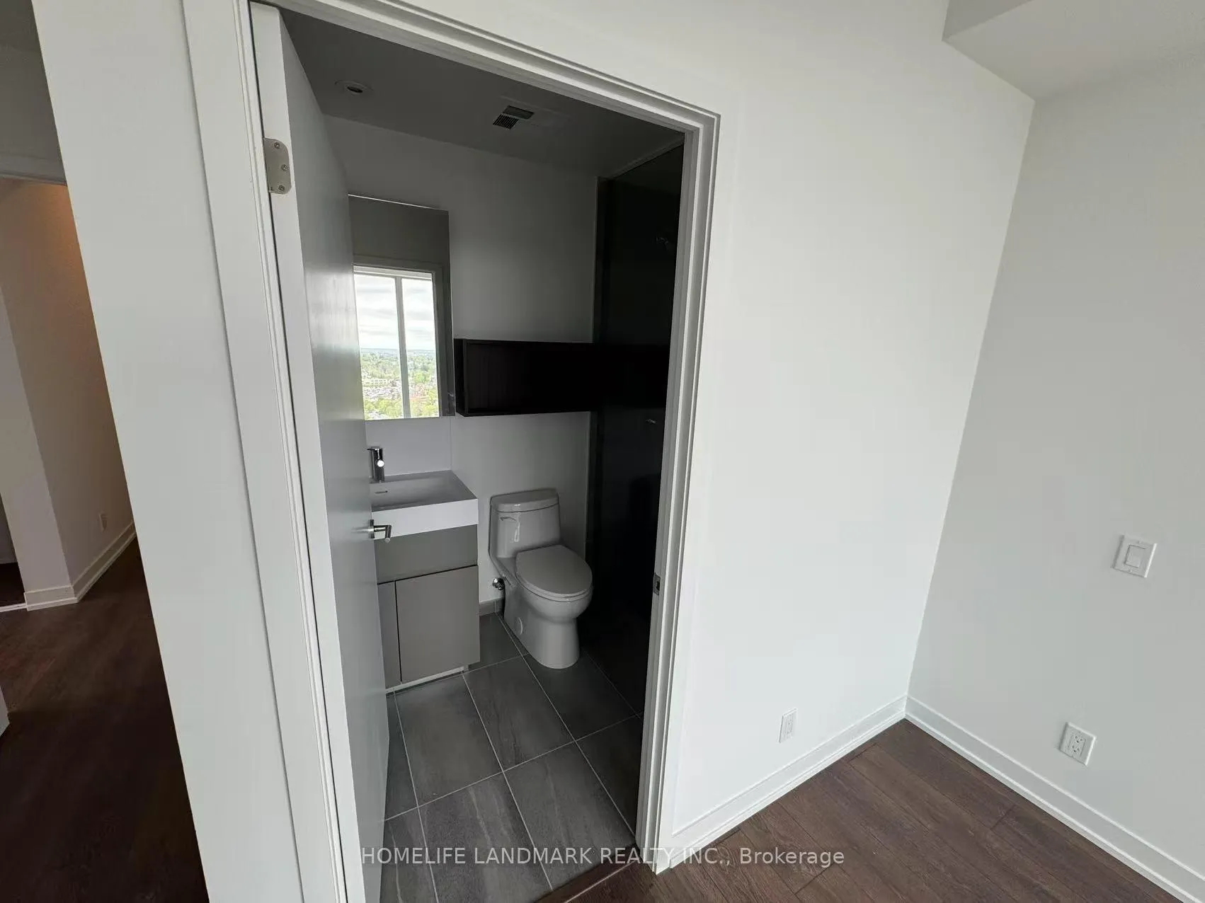 Photo 3 of Unit 2807, 39 Mary Street, Barrie, City Centre — HOMEH