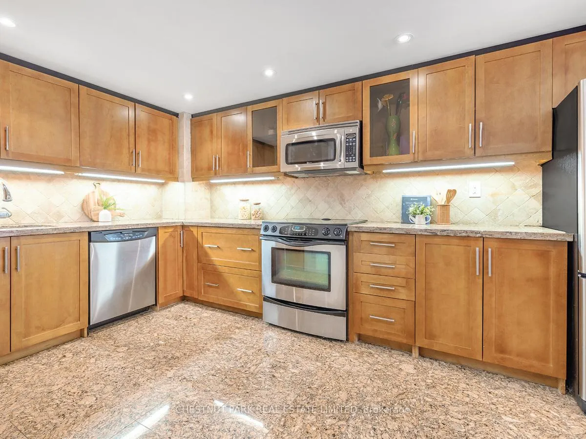 Photo 17 of Unit 809, 3900 Yonge Street, Toronto, Bedford Park-Nortown — HOMEH