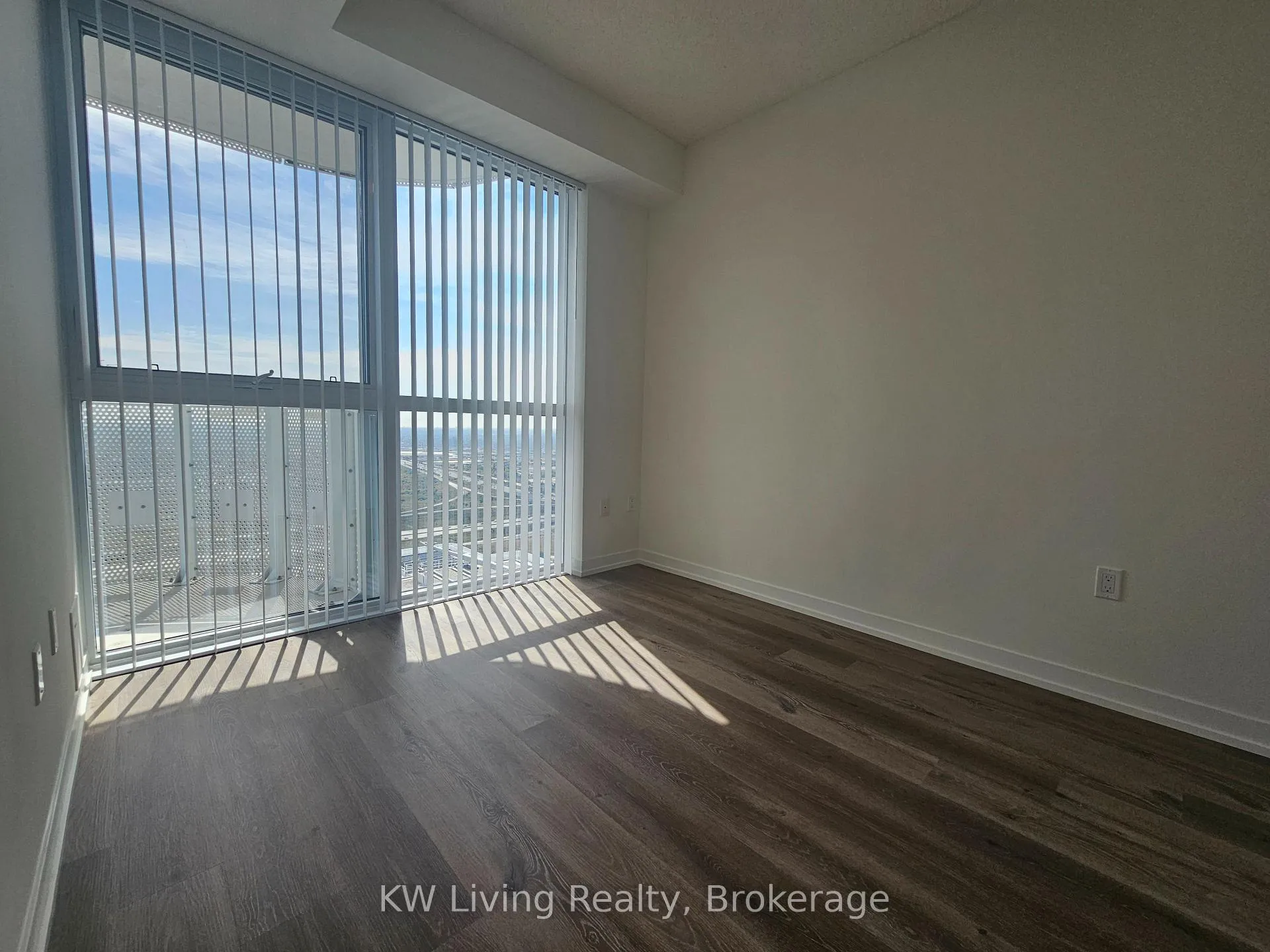 Photo 5 of Unit 6205, 225 Commerce Street, Vaughan, Vaughan Corporate Centre — HOMEH