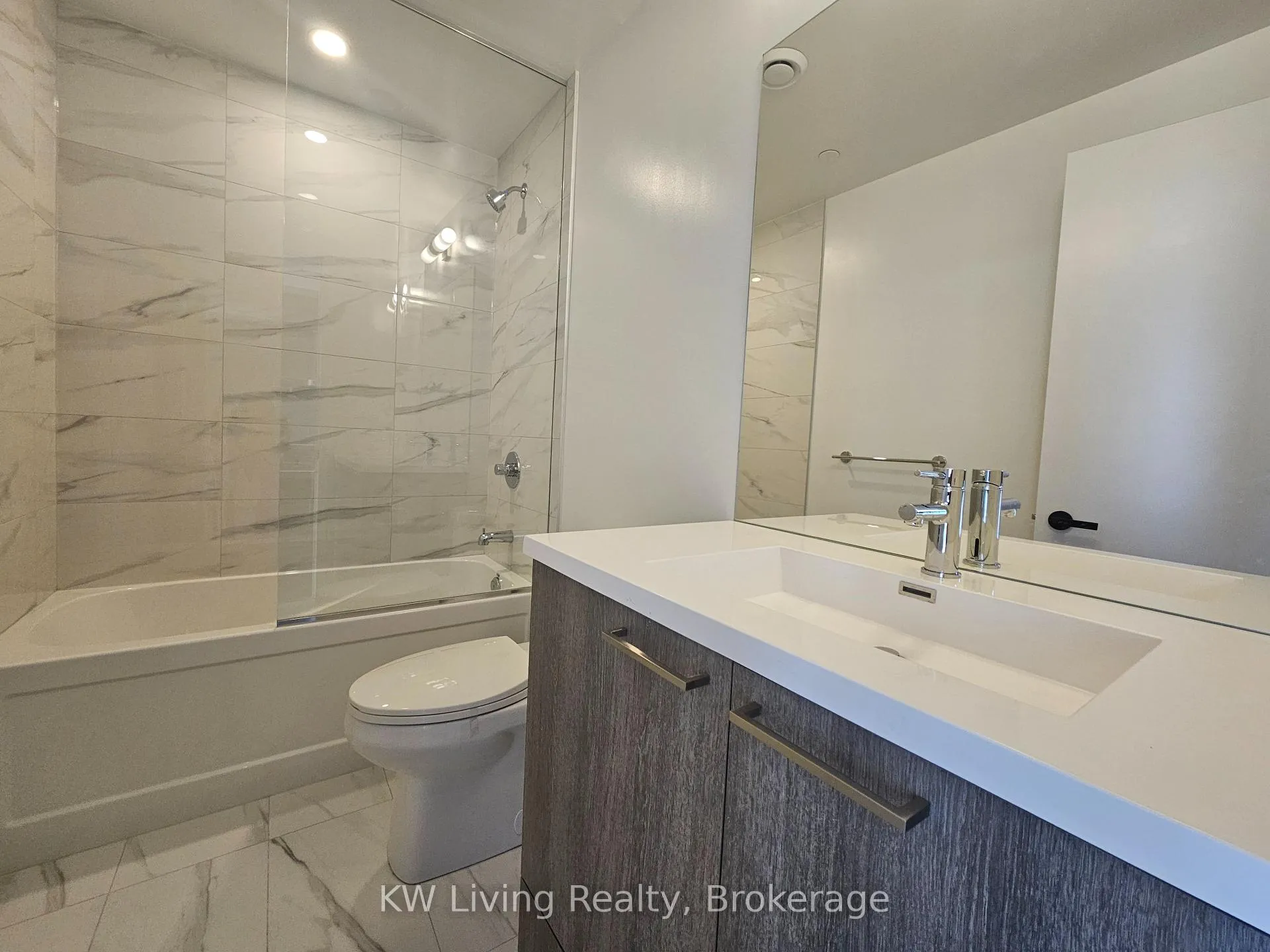 Photo 9 of Unit 6205, 225 Commerce Street, Vaughan, Vaughan Corporate Centre — HOMEH