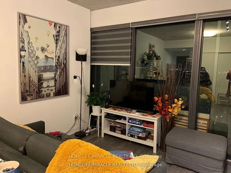 Front of Unit 2105, 185 Roehampton Avenue E