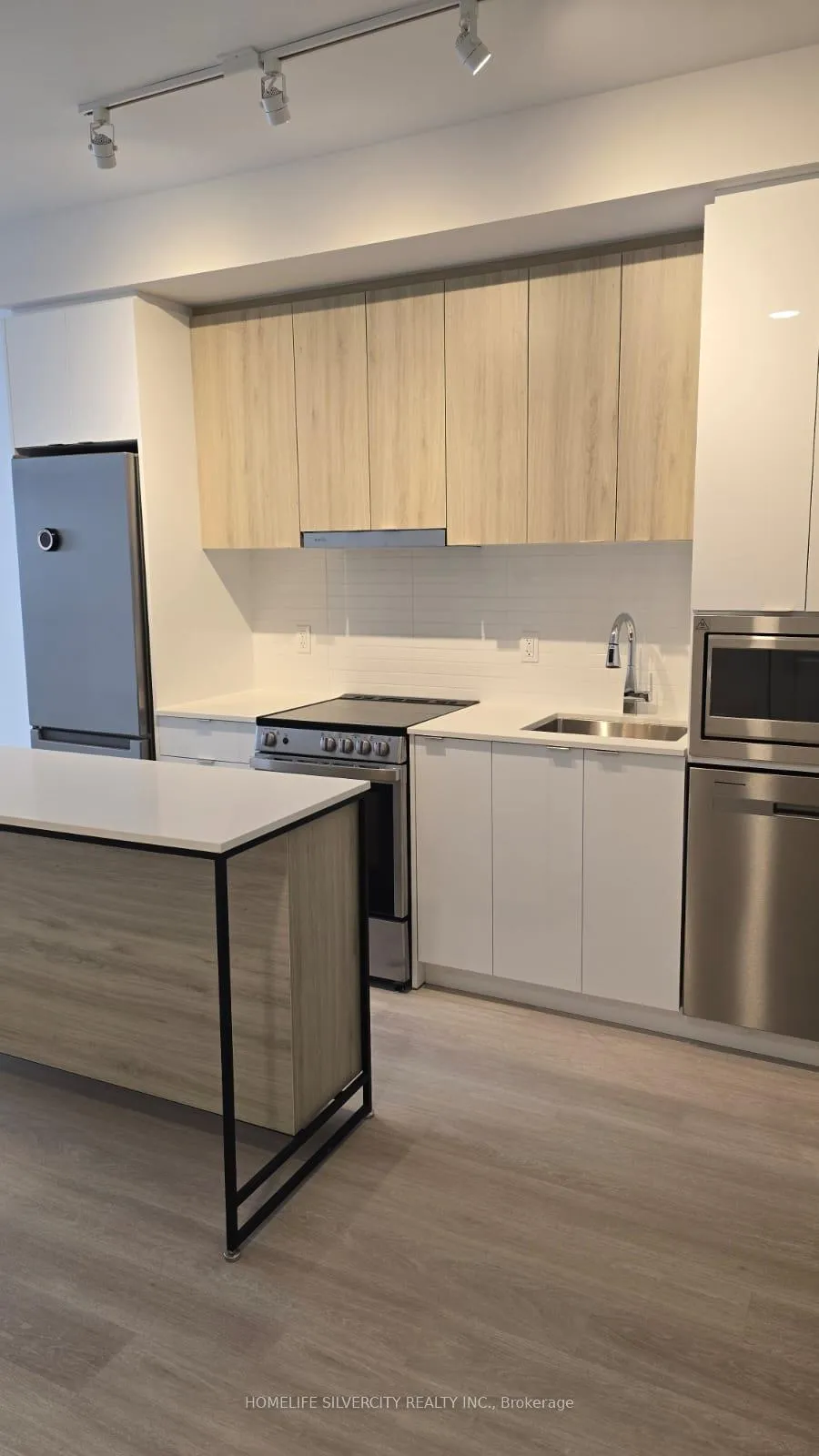 Photo 3 of Unit A-3503, 30 Upper Mall Way, Vaughan, Brownridge — HOMEH