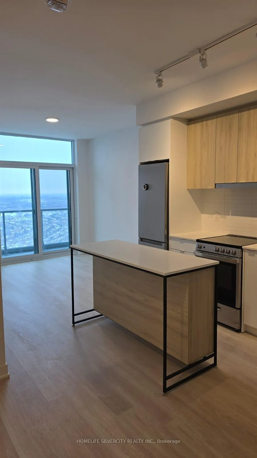 Photo 4 of Unit A-3503, 30 Upper Mall Way, Vaughan, Brownridge — HOMEH