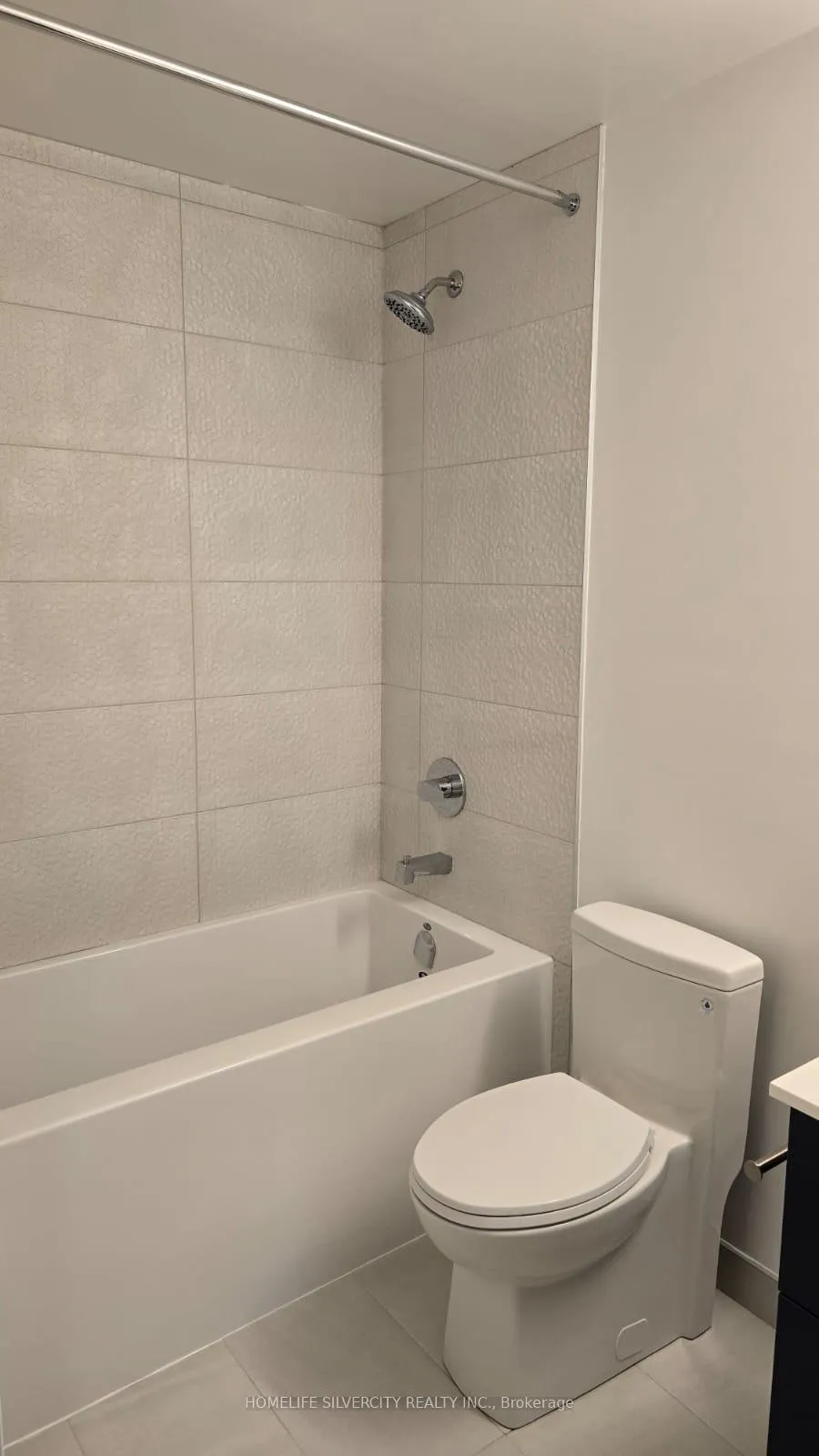 Photo 8 of Unit A-3503, 30 Upper Mall Way, Vaughan, Brownridge — HOMEH