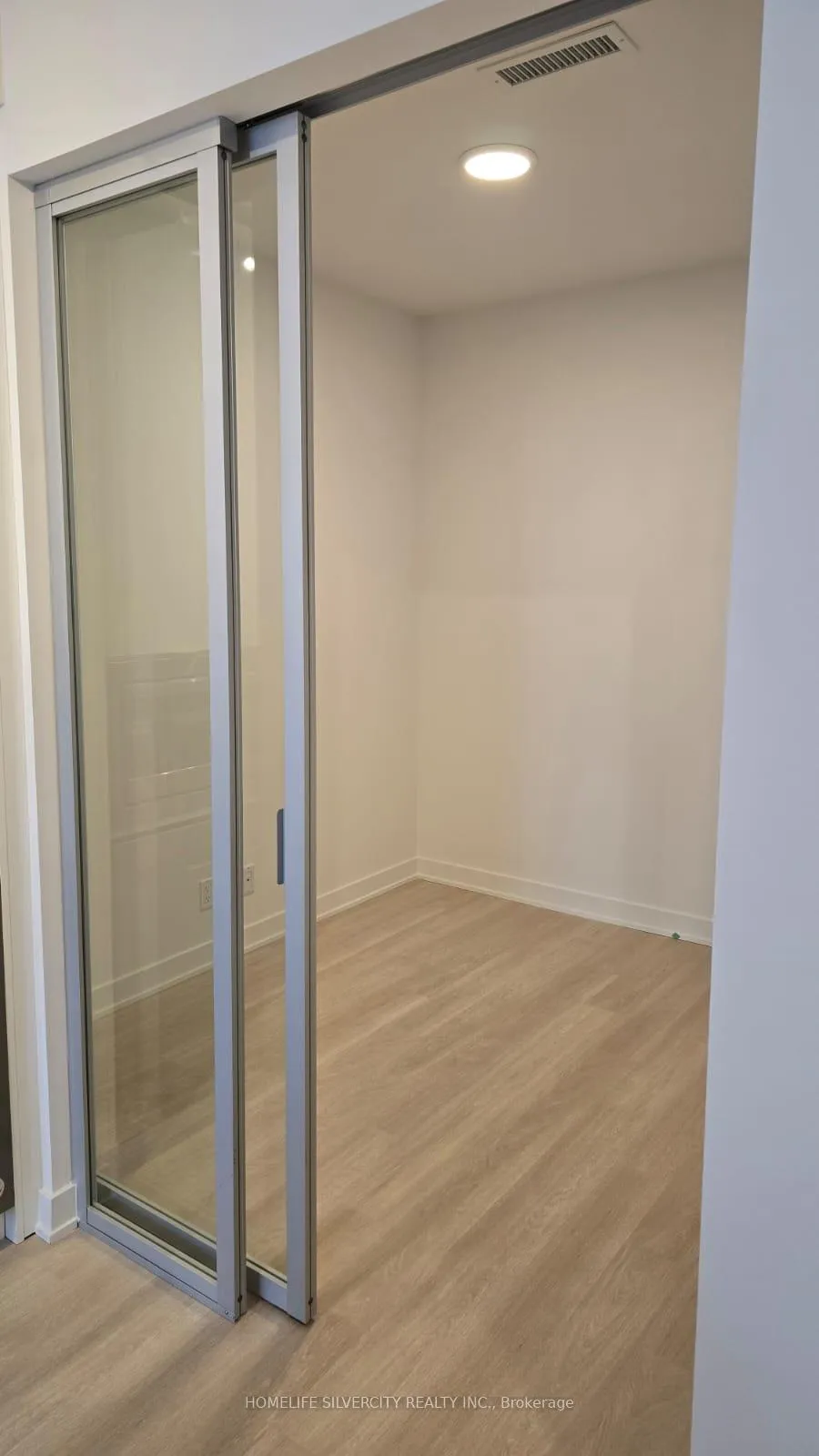Photo 9 of Unit A-3503, 30 Upper Mall Way, Vaughan, Brownridge — HOMEH