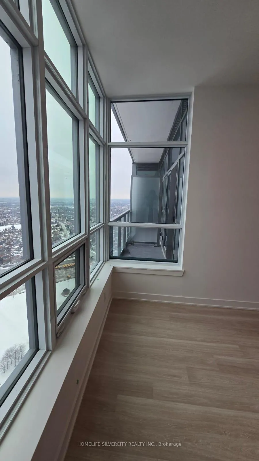 Photo 14 of Unit A-3503, 30 Upper Mall Way, Vaughan, Brownridge — HOMEH