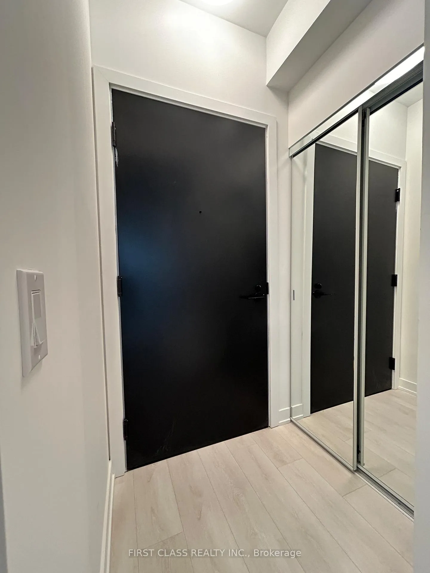 Photo 7 of Unit 1603, 127 Broadway Avenue, Toronto, Mount Pleasant West — HOMEH