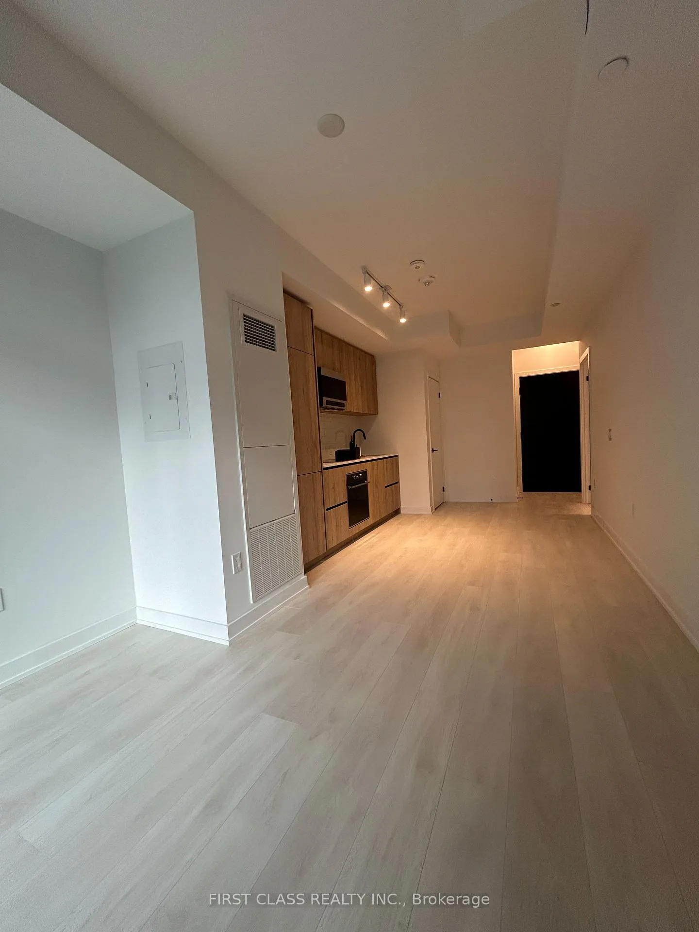 Photo 10 of Unit 1603, 127 Broadway Avenue, Toronto, Mount Pleasant West — HOMEH