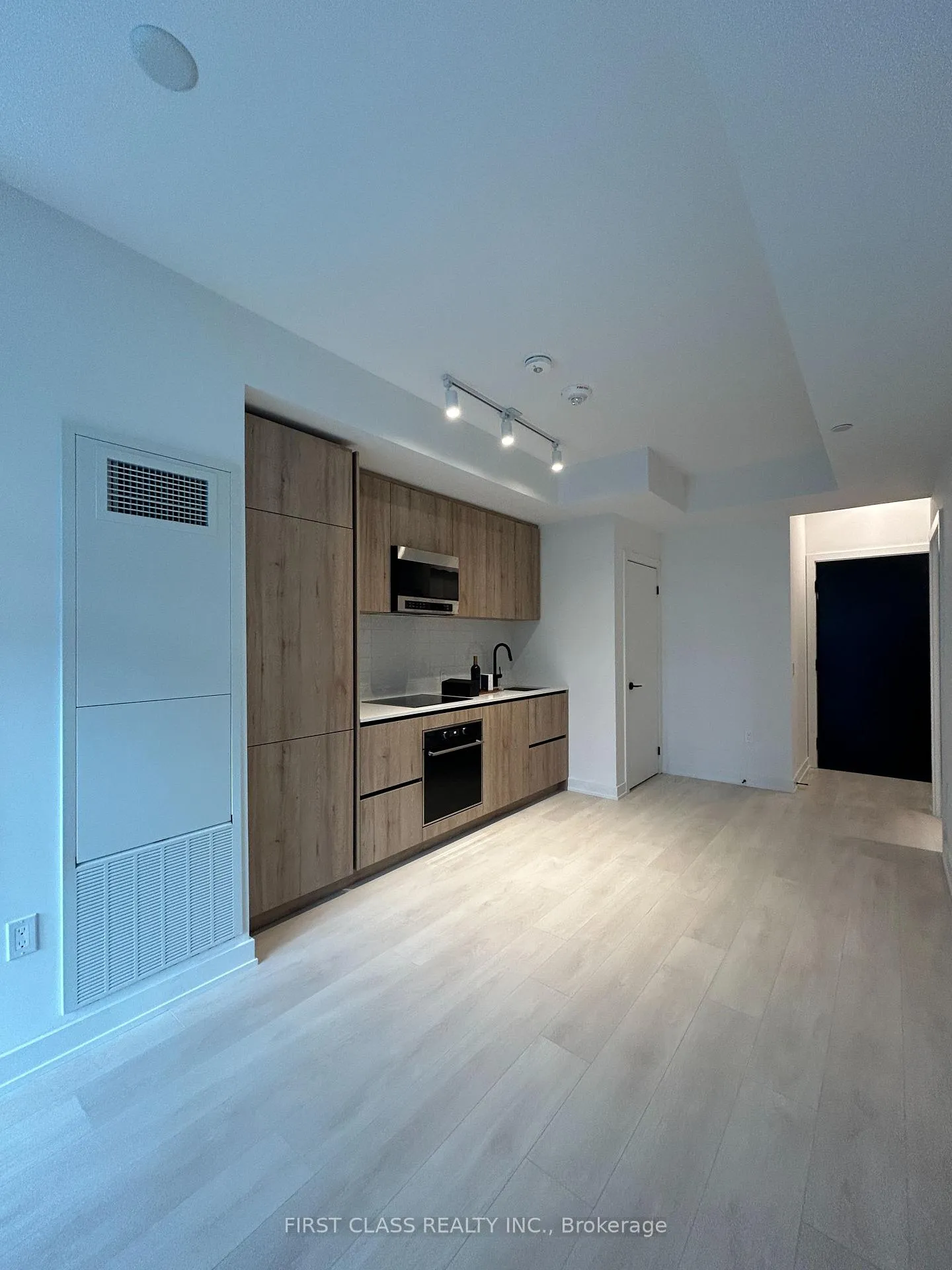 Photo 11 of Unit 1603, 127 Broadway Avenue, Toronto, Mount Pleasant West — HOMEH