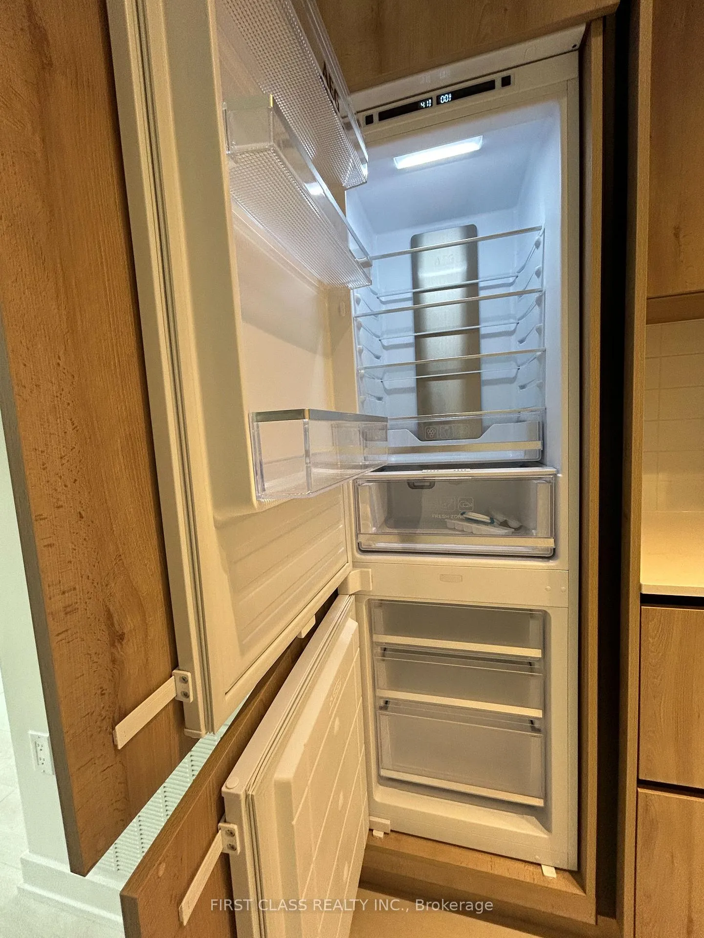Photo 13 of Unit 1603, 127 Broadway Avenue, Toronto, Mount Pleasant West — HOMEH