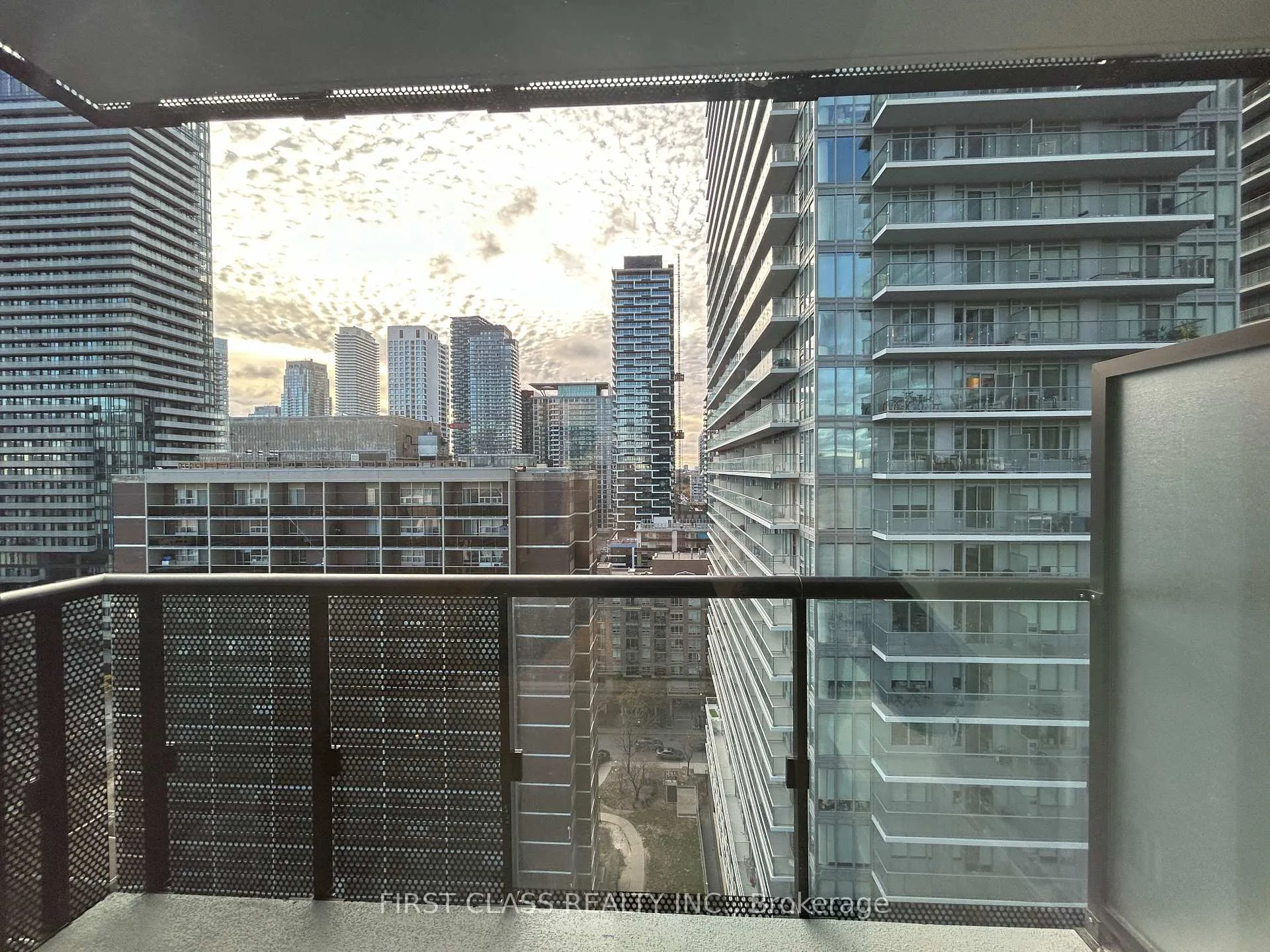 Photo 18 of Unit 1603, 127 Broadway Avenue, Toronto, Mount Pleasant West — HOMEH