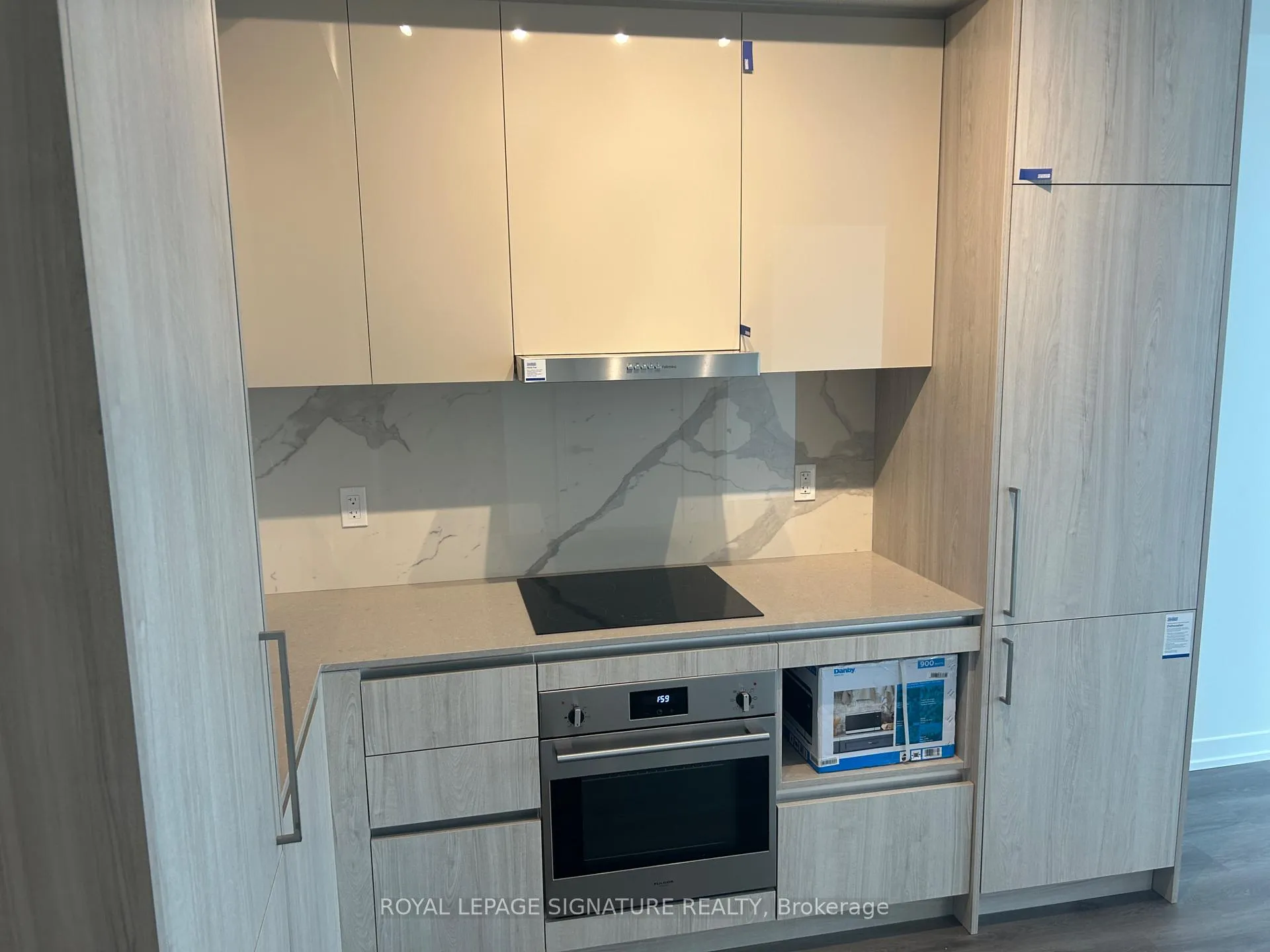 Photo 3 of Unit 2501, 225 Commerce Street, Vaughan, Vaughan Corporate Centre — HOMEH