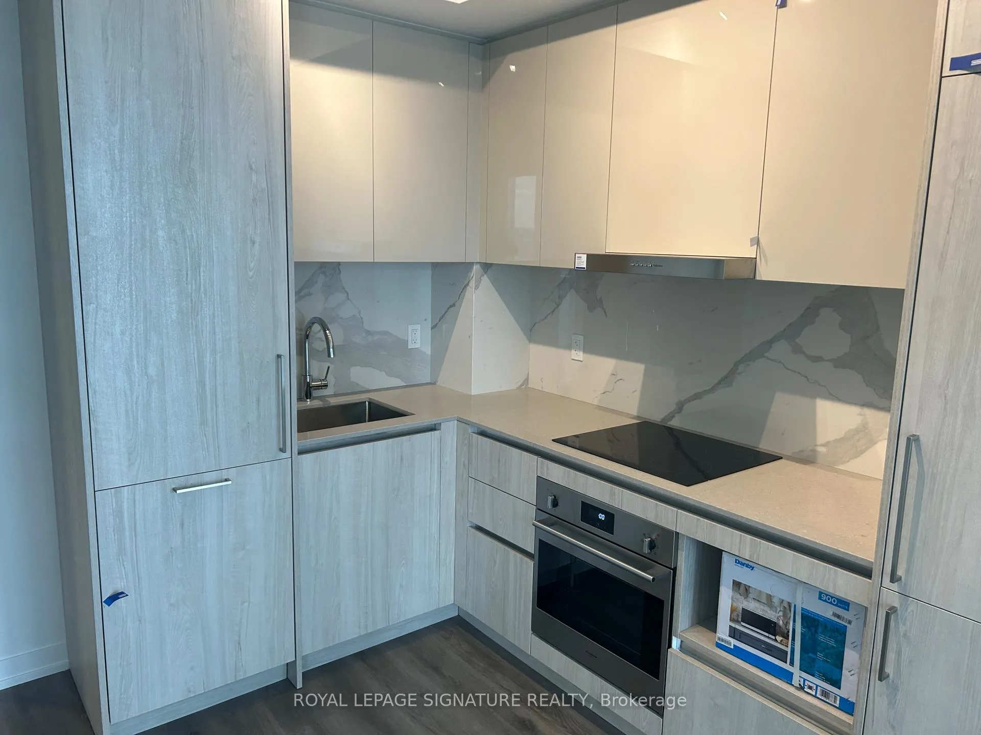 Photo 6 of Unit 2501, 225 Commerce Street, Vaughan, Vaughan Corporate Centre — HOMEH