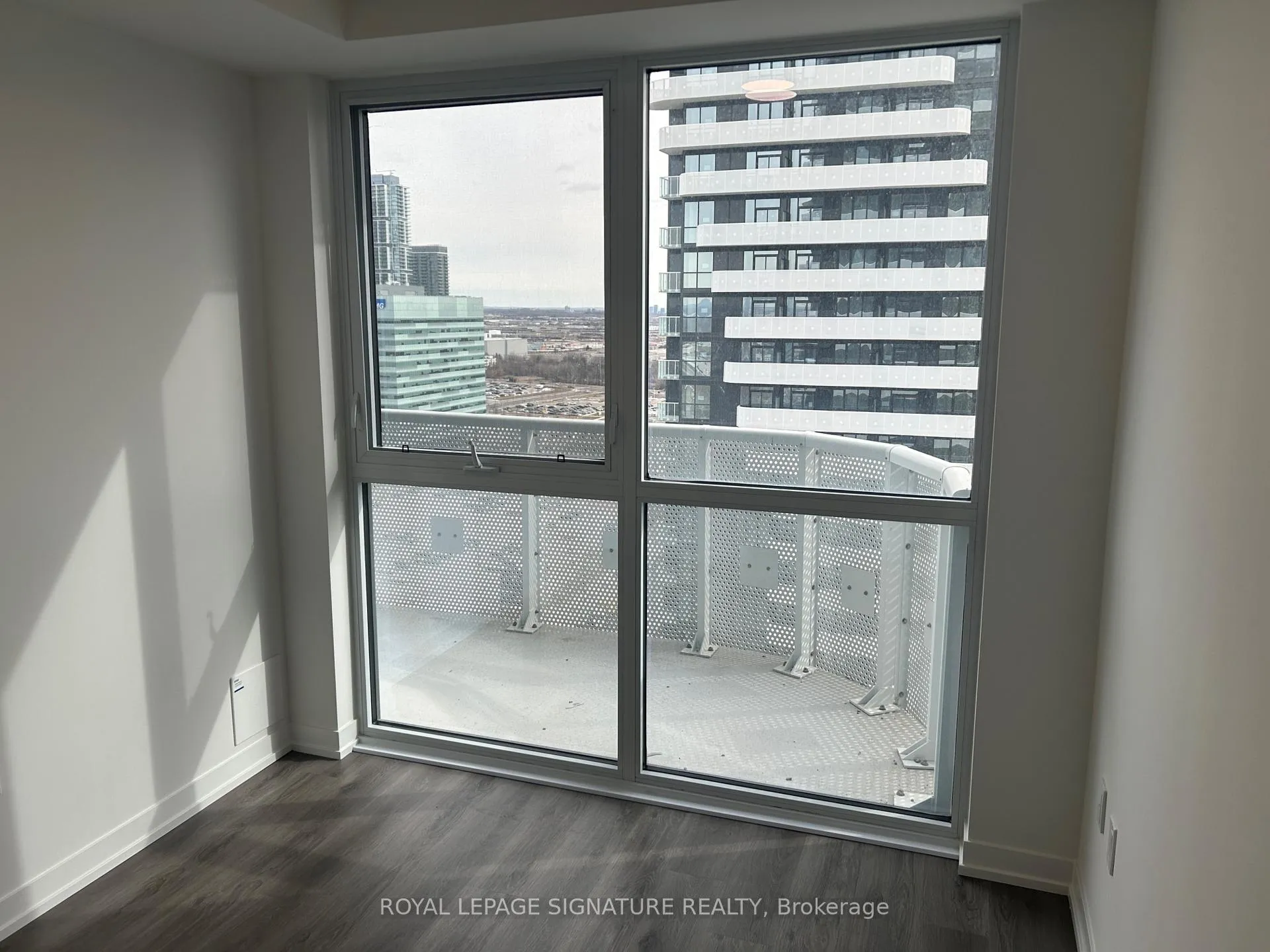Photo 13 of Unit 2501, 225 Commerce Street, Vaughan, Vaughan Corporate Centre — HOMEH
