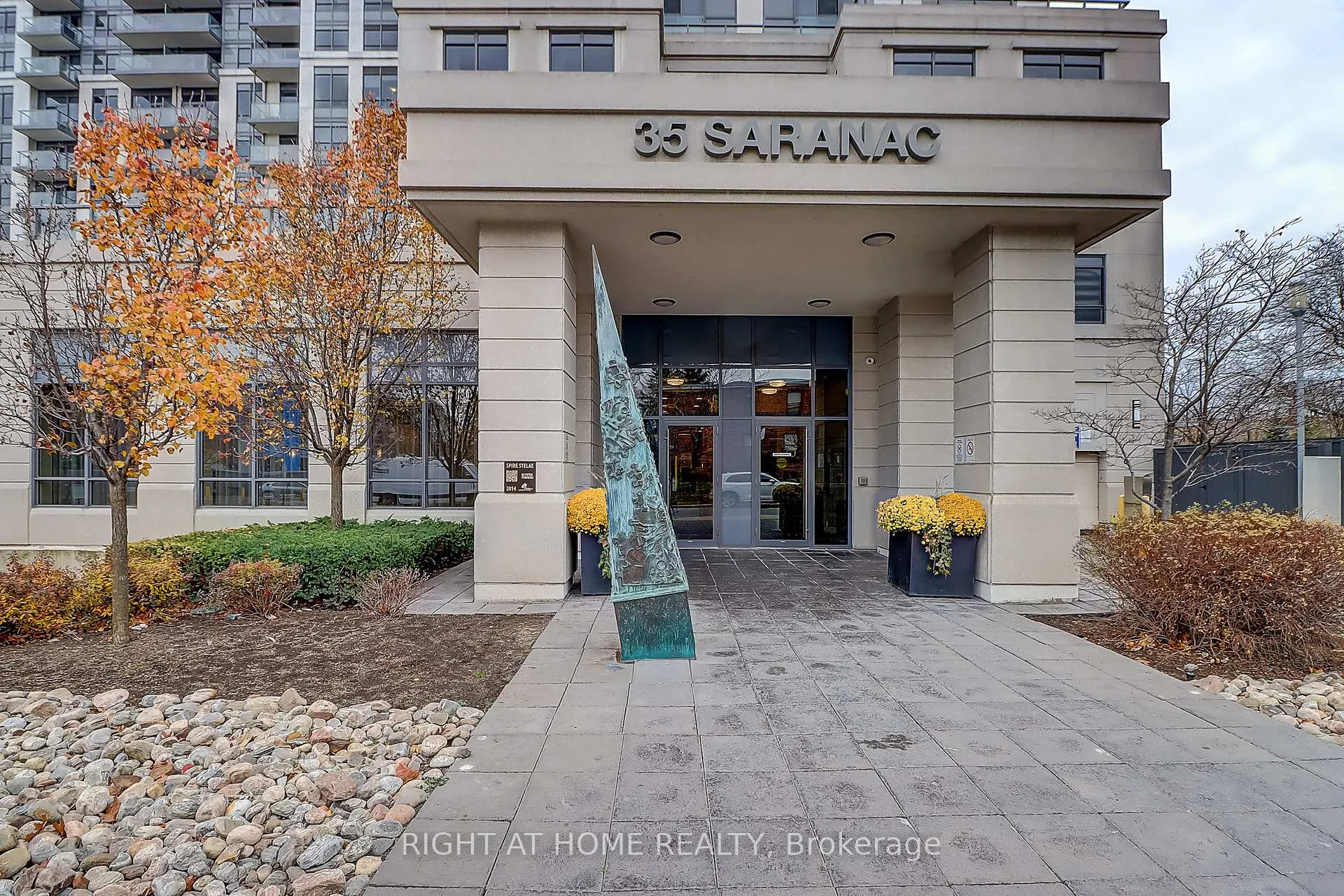Photo 2 of Unit 423, 35 Saranac Boulevard, Toronto, Englemount-Lawrence — HOMEH