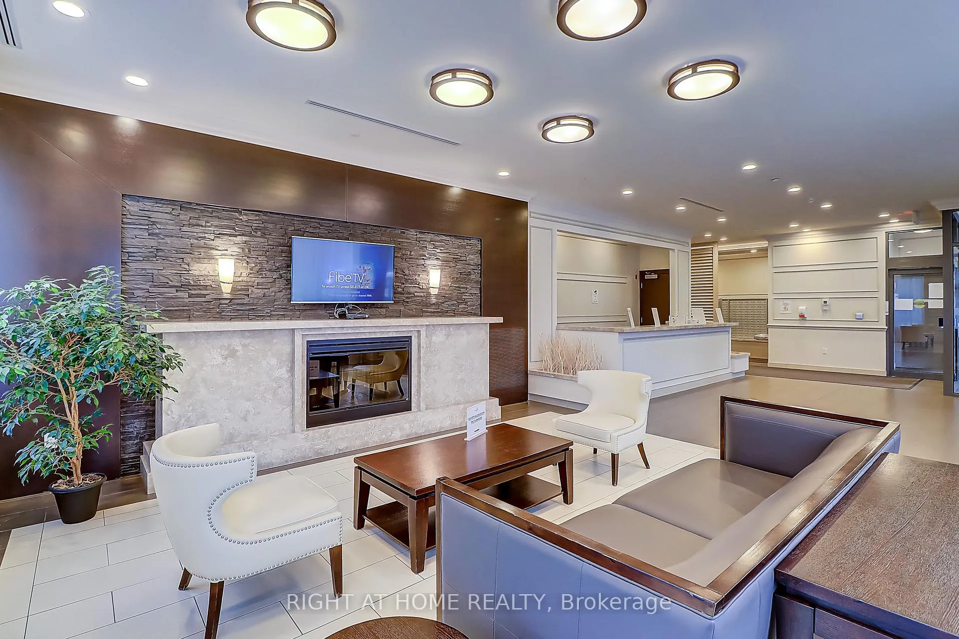 Photo 3 of Unit 423, 35 Saranac Boulevard, Toronto, Englemount-Lawrence — HOMEH