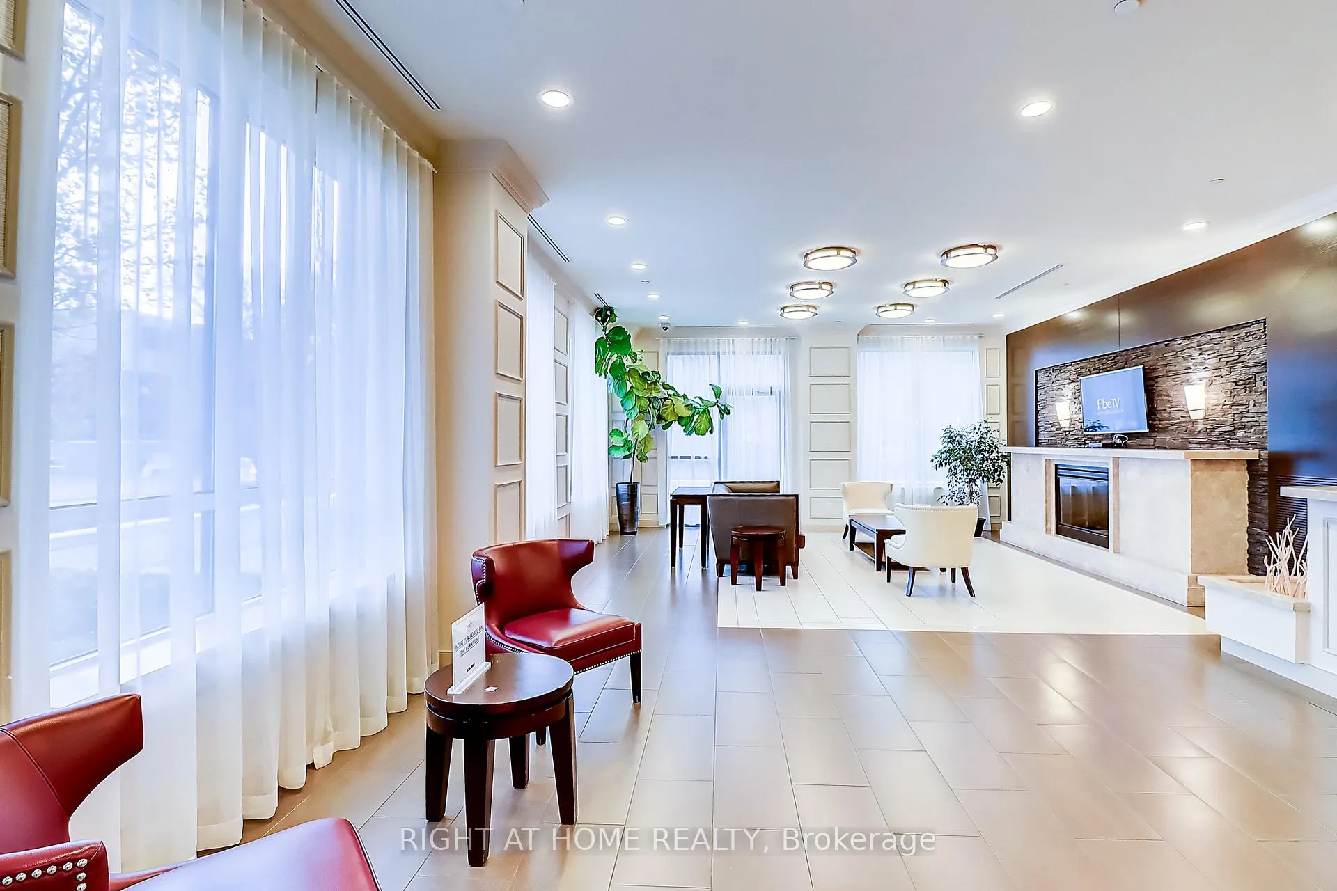Photo 4 of Unit 423, 35 Saranac Boulevard, Toronto, Englemount-Lawrence — HOMEH