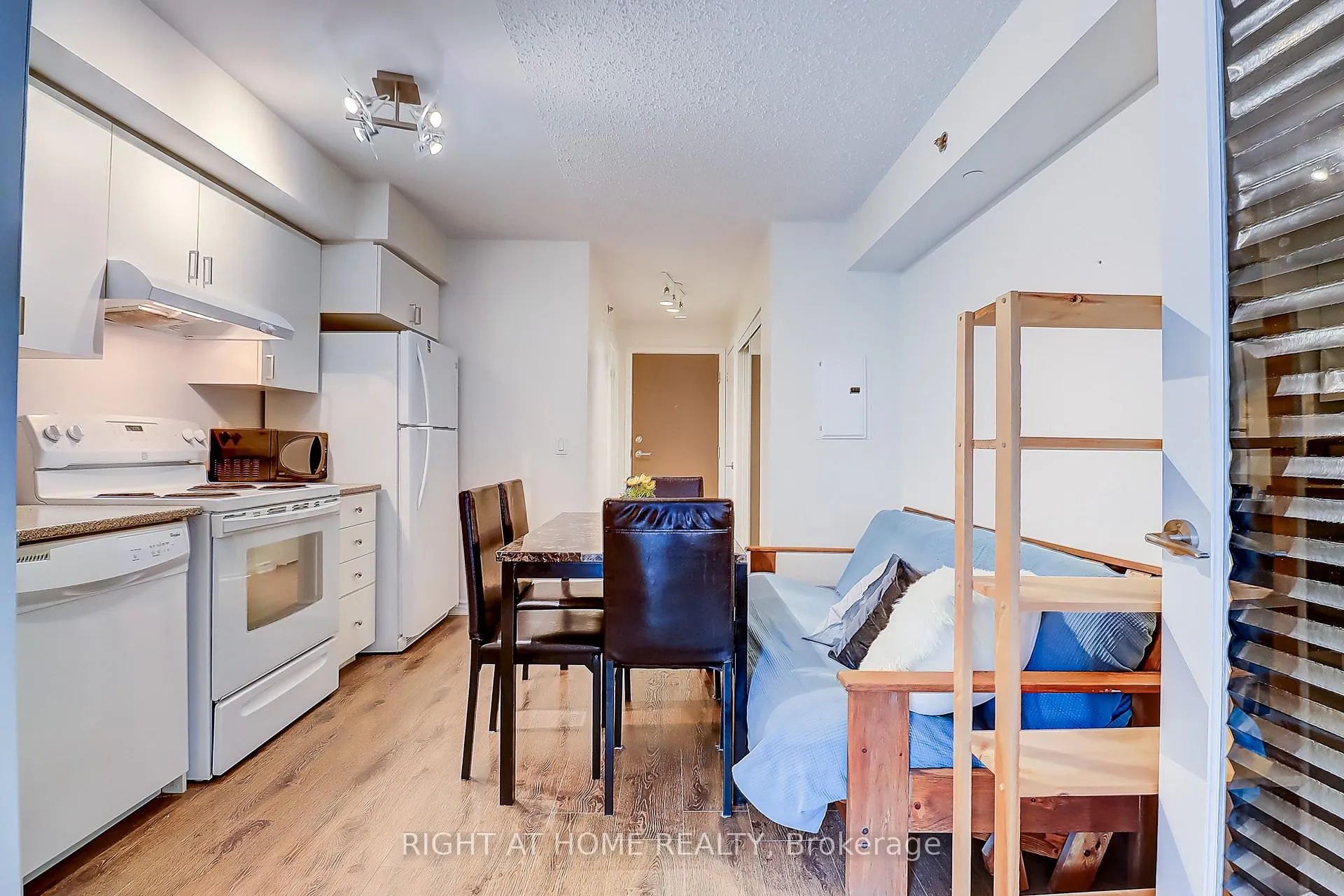 Photo 6 of Unit 423, 35 Saranac Boulevard, Toronto, Englemount-Lawrence — HOMEH