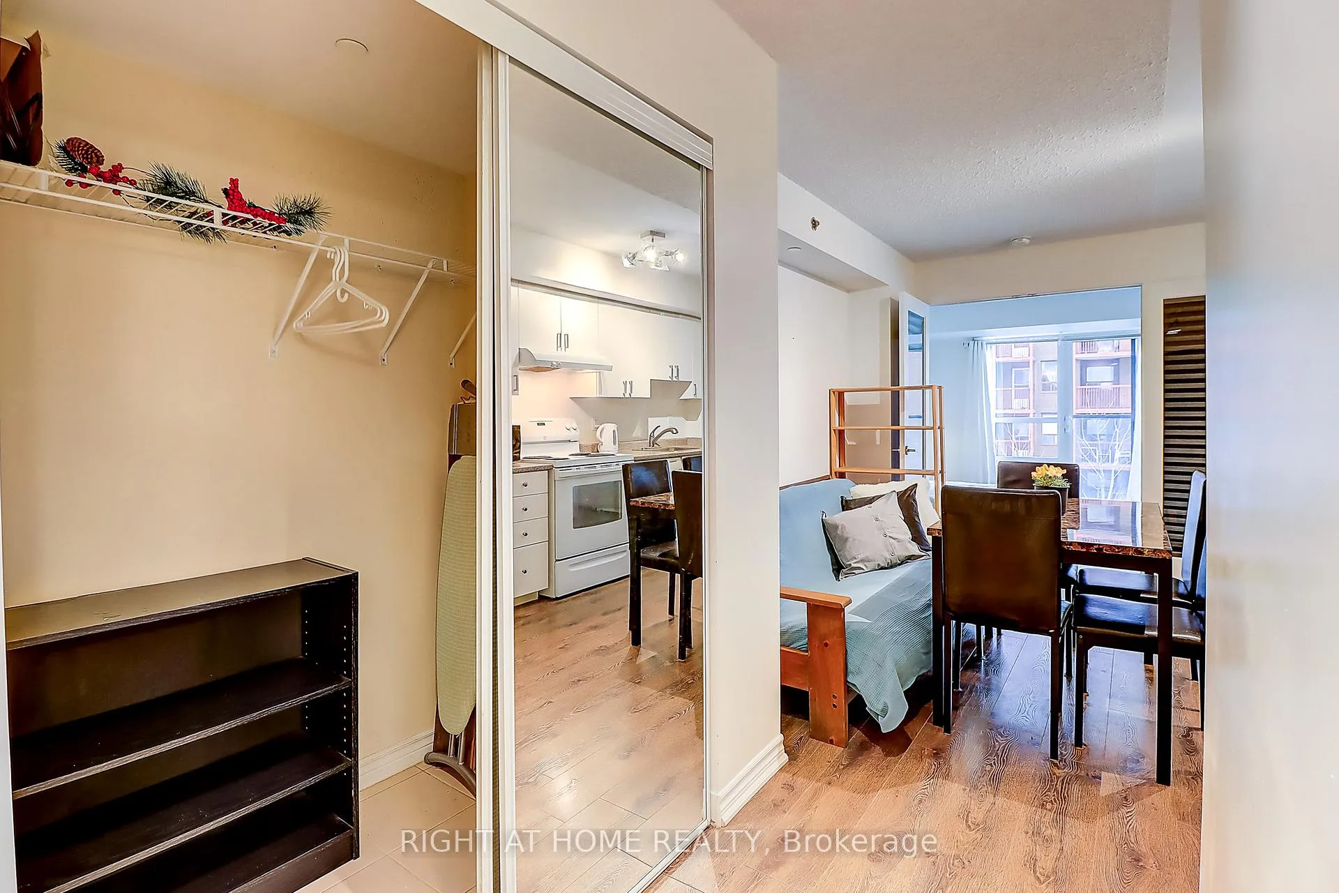 Photo 9 of Unit 423, 35 Saranac Boulevard, Toronto, Englemount-Lawrence — HOMEH