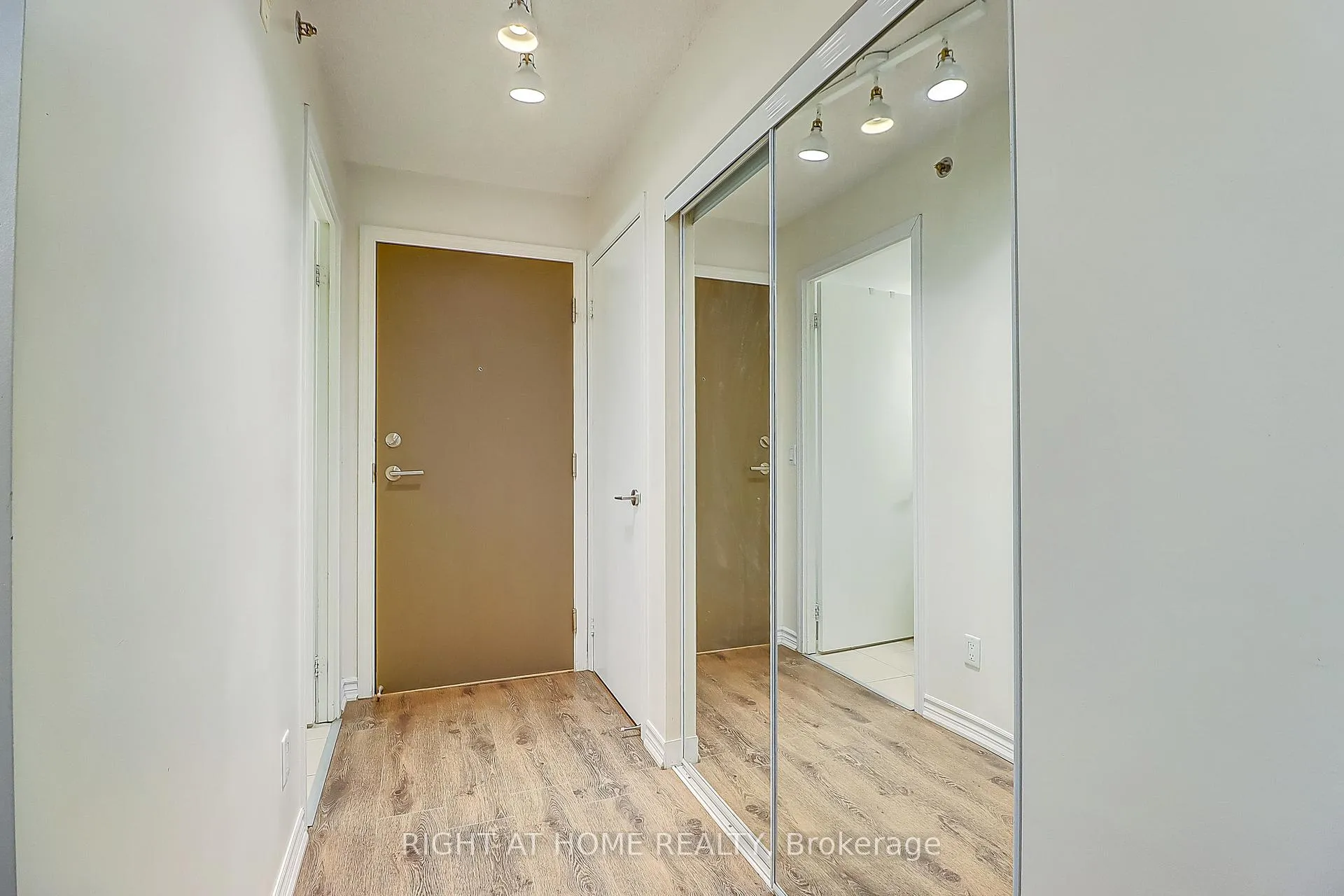 Photo 10 of Unit 423, 35 Saranac Boulevard, Toronto, Englemount-Lawrence — HOMEH