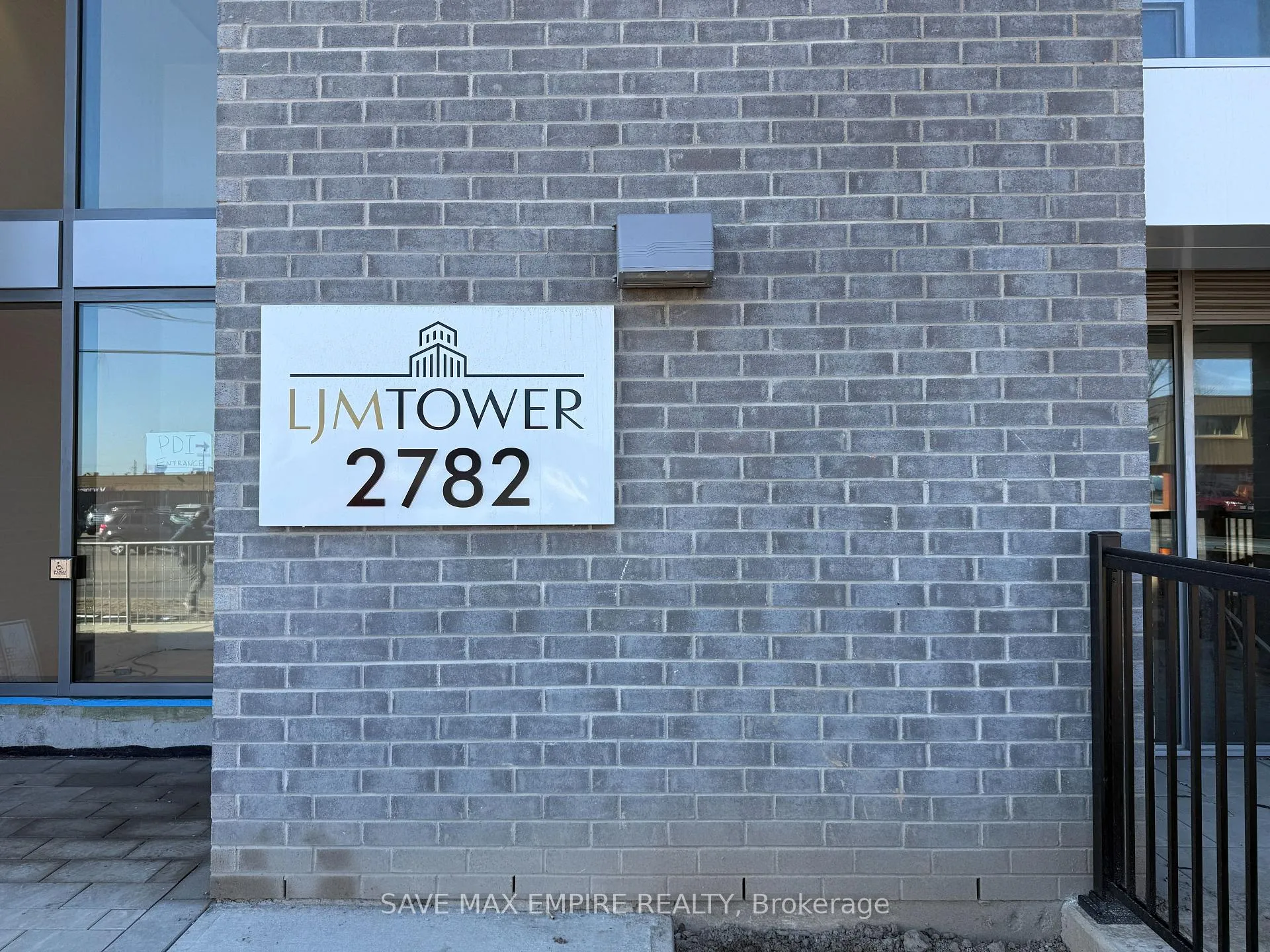 Photo 2 of Unit 1009, 2782 Barton Street, Hamilton, Riverdale — HOMEH