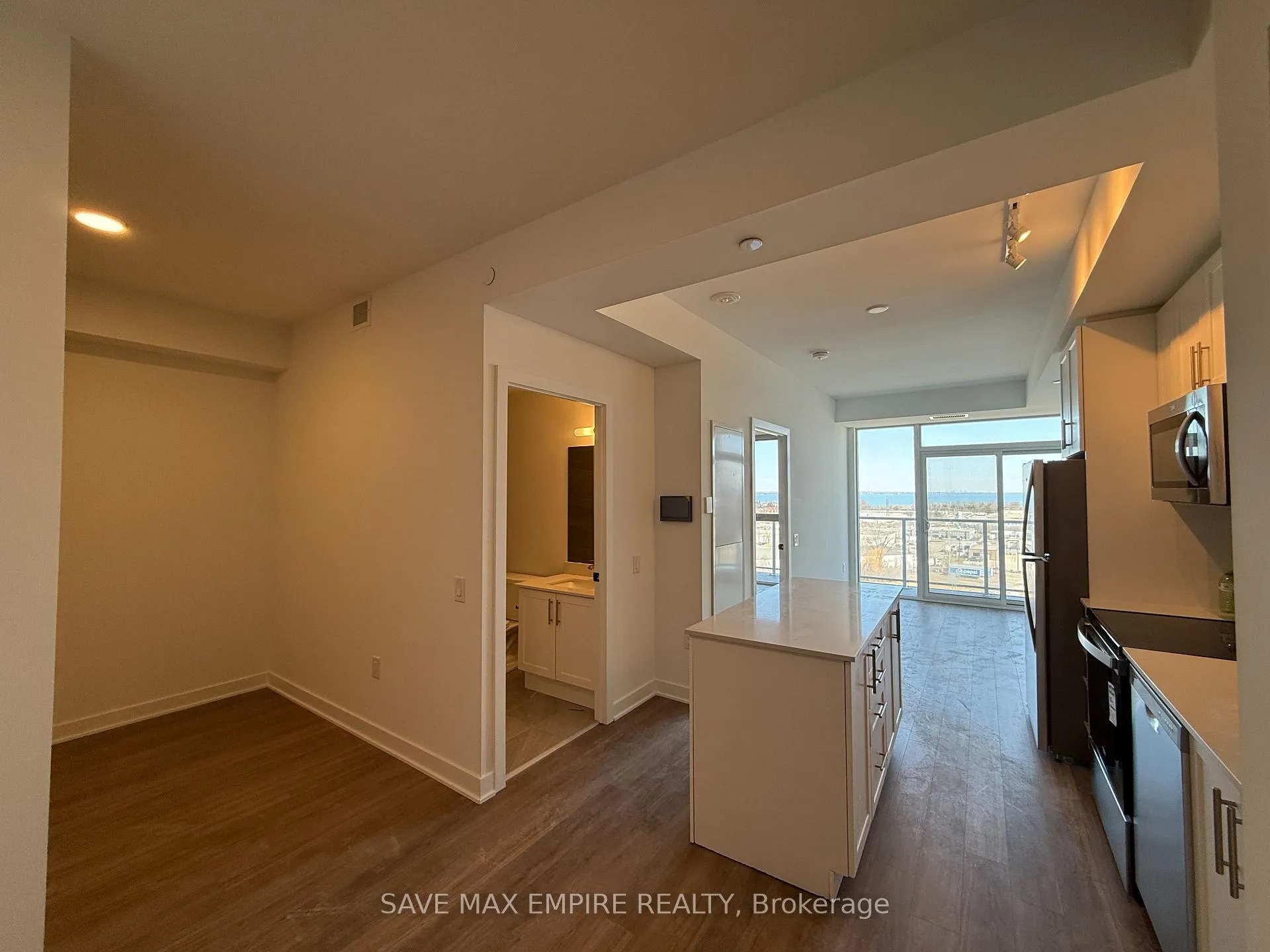Photo 4 of Unit 1009, 2782 Barton Street, Hamilton, Riverdale — HOMEH