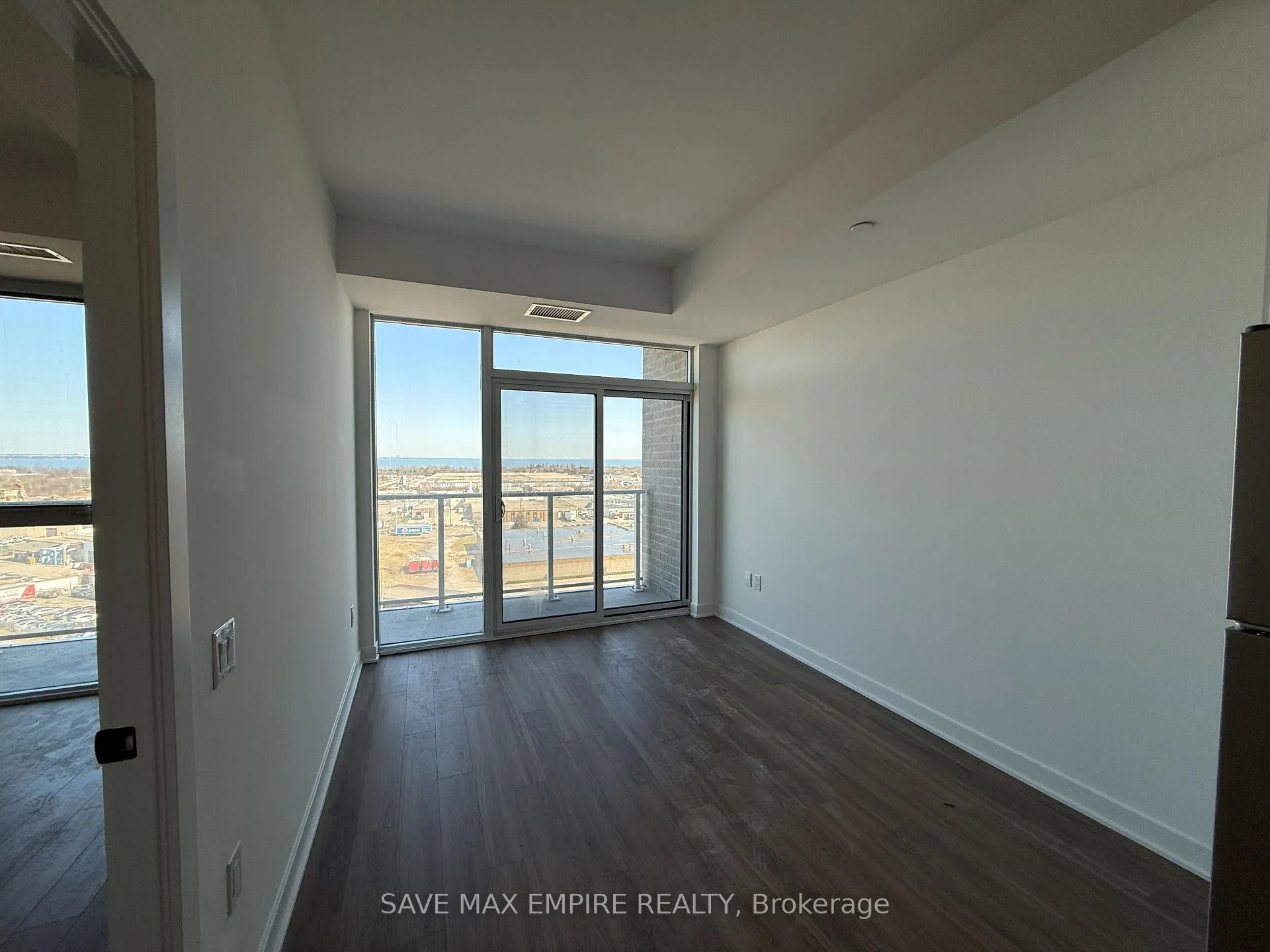 Photo 6 of Unit 1009, 2782 Barton Street, Hamilton, Riverdale — HOMEH