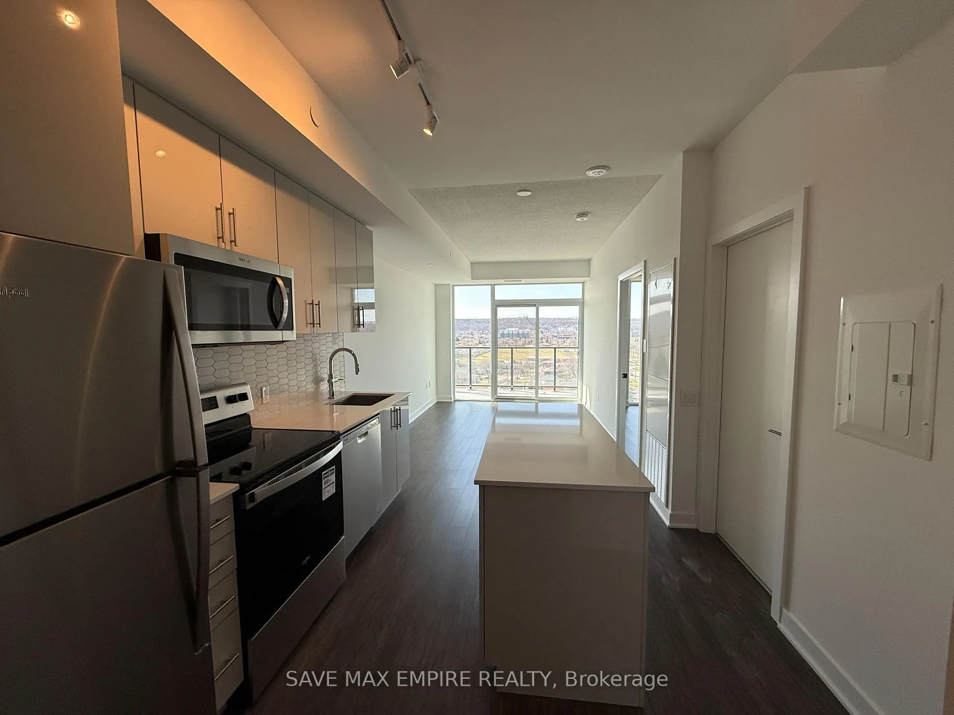 Photo 3 of Unit 1004, 2782 Barton Street E, Hamilton, Riverdale — HOMEH
