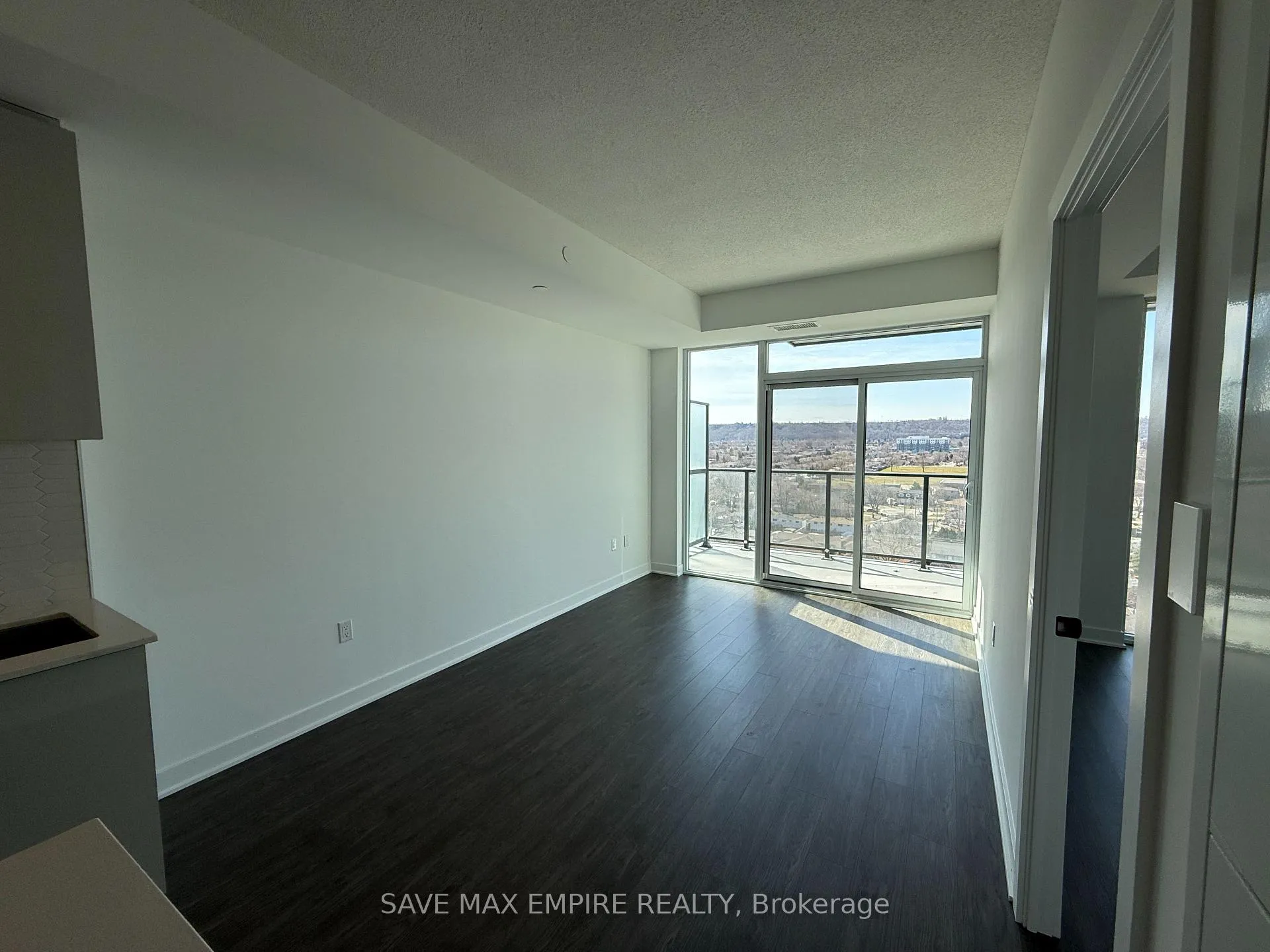 Photo 5 of Unit 1004, 2782 Barton Street E, Hamilton, Riverdale — HOMEH