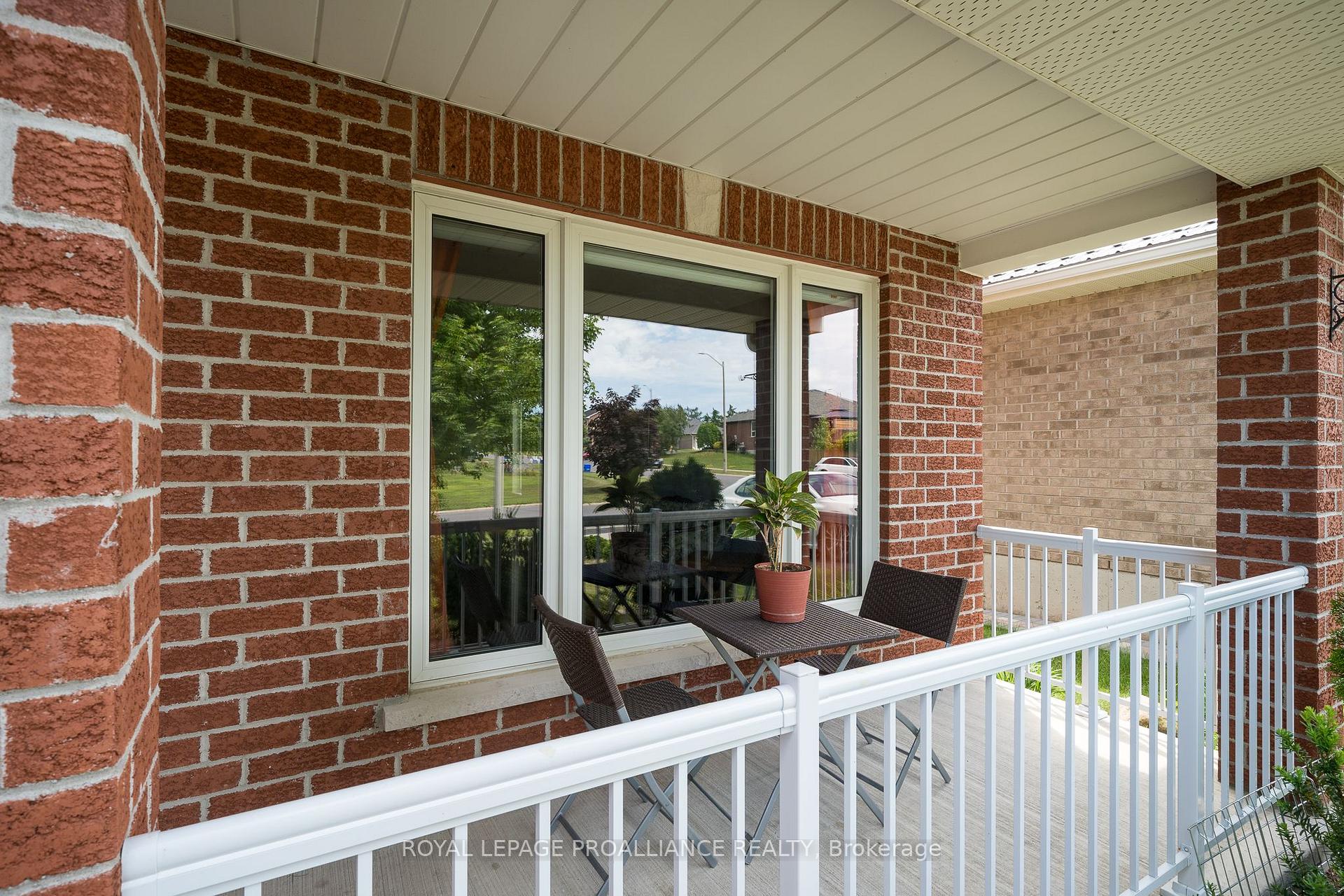 Photo 5 of 25 Simcoe Drive, Belleville, Thurlow Ward — HOMEH