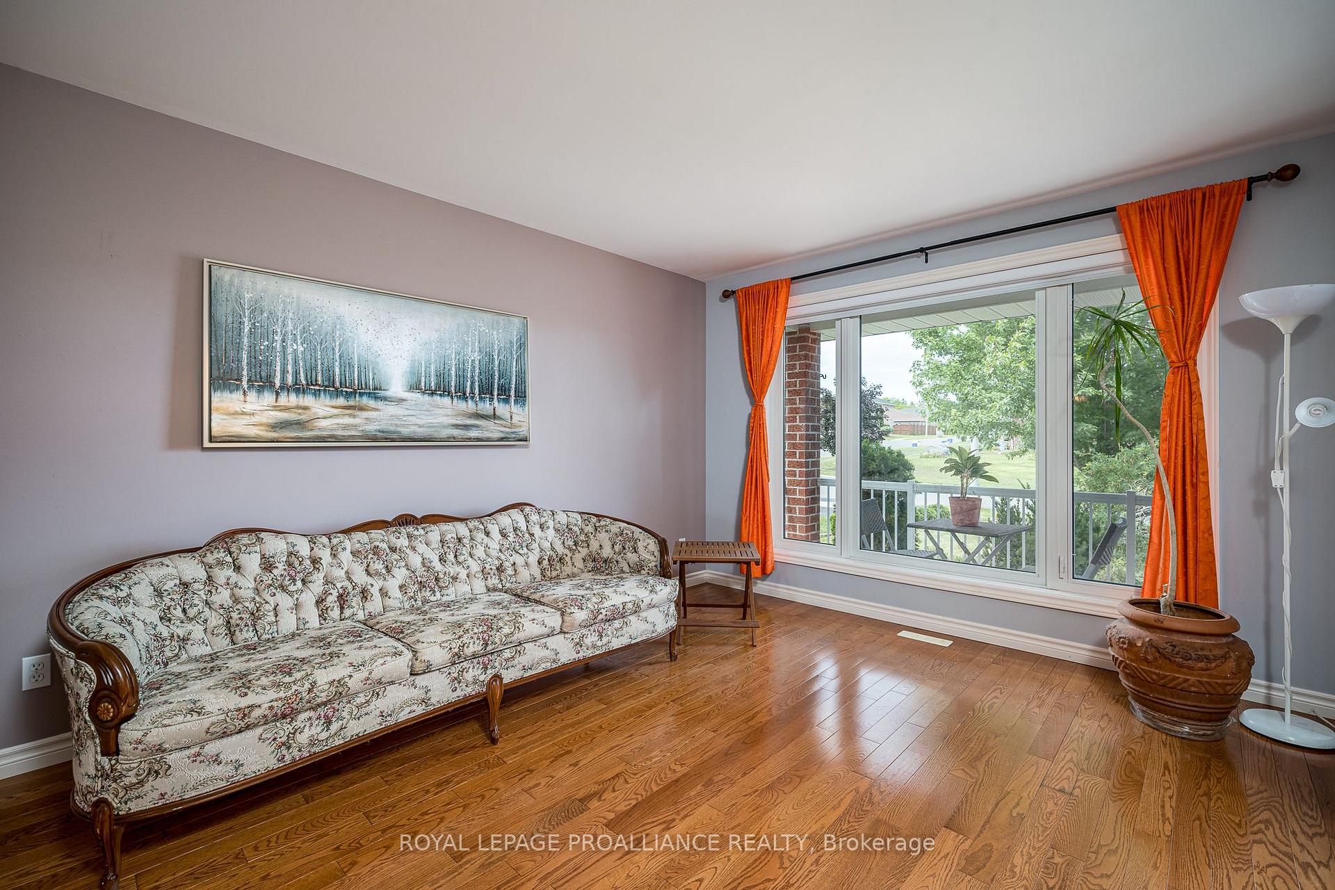 Photo 8 of 25 Simcoe Drive, Belleville, Thurlow Ward — HOMEH