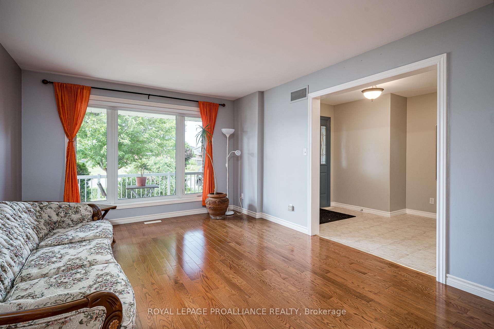 Photo 10 of 25 Simcoe Drive, Belleville, Thurlow Ward — HOMEH