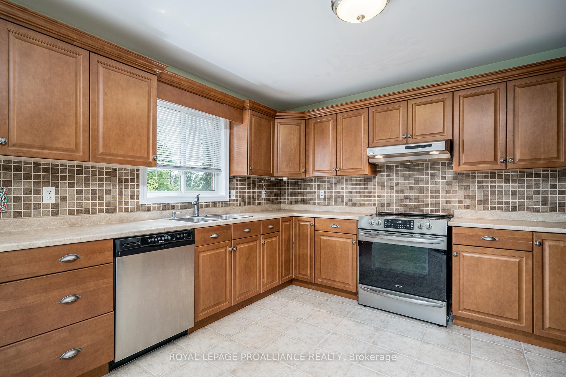 Photo 11 of 25 Simcoe Drive, Belleville, Thurlow Ward — HOMEH