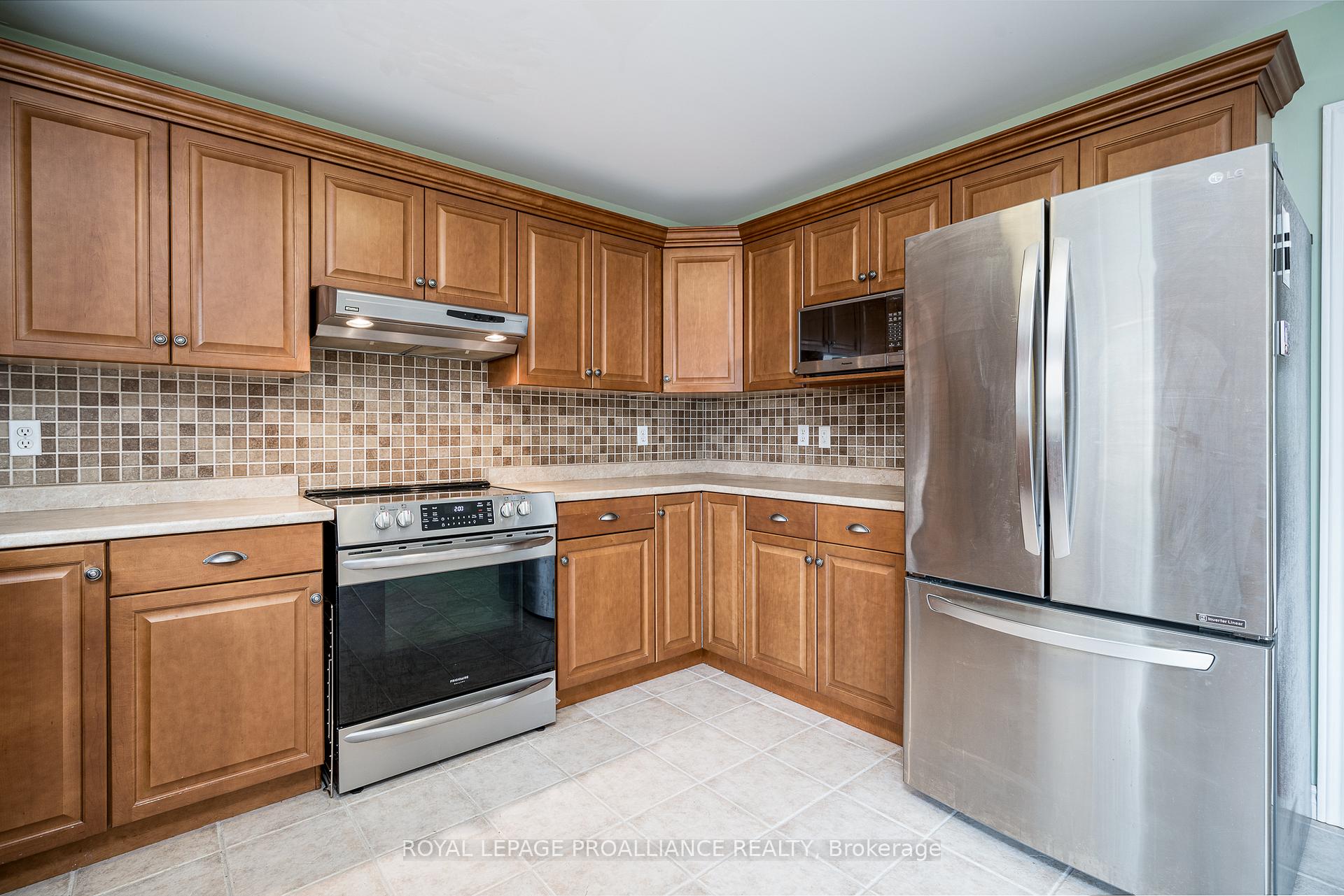 Photo 12 of 25 Simcoe Drive, Belleville, Thurlow Ward — HOMEH