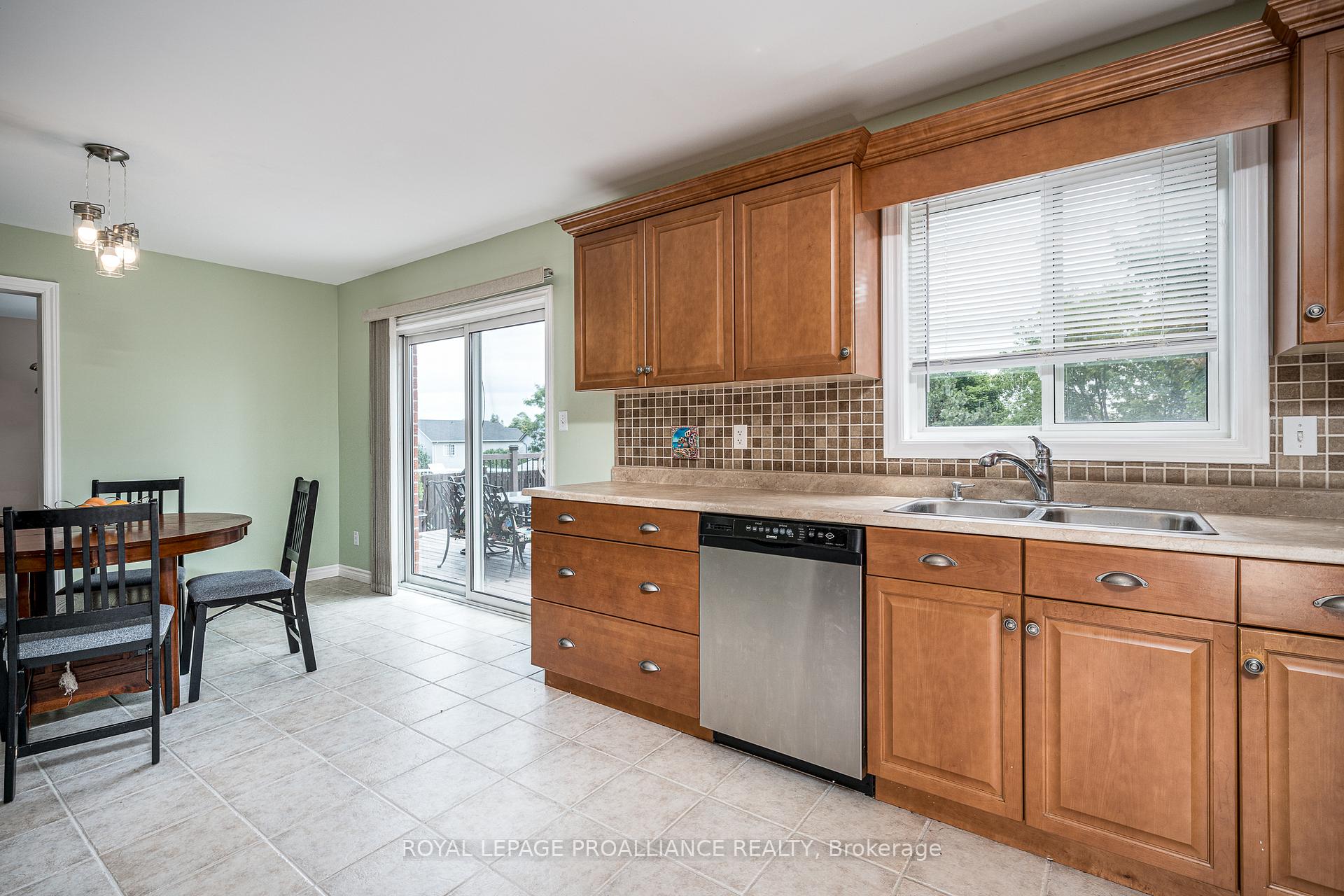 Photo 13 of 25 Simcoe Drive, Belleville, Thurlow Ward — HOMEH