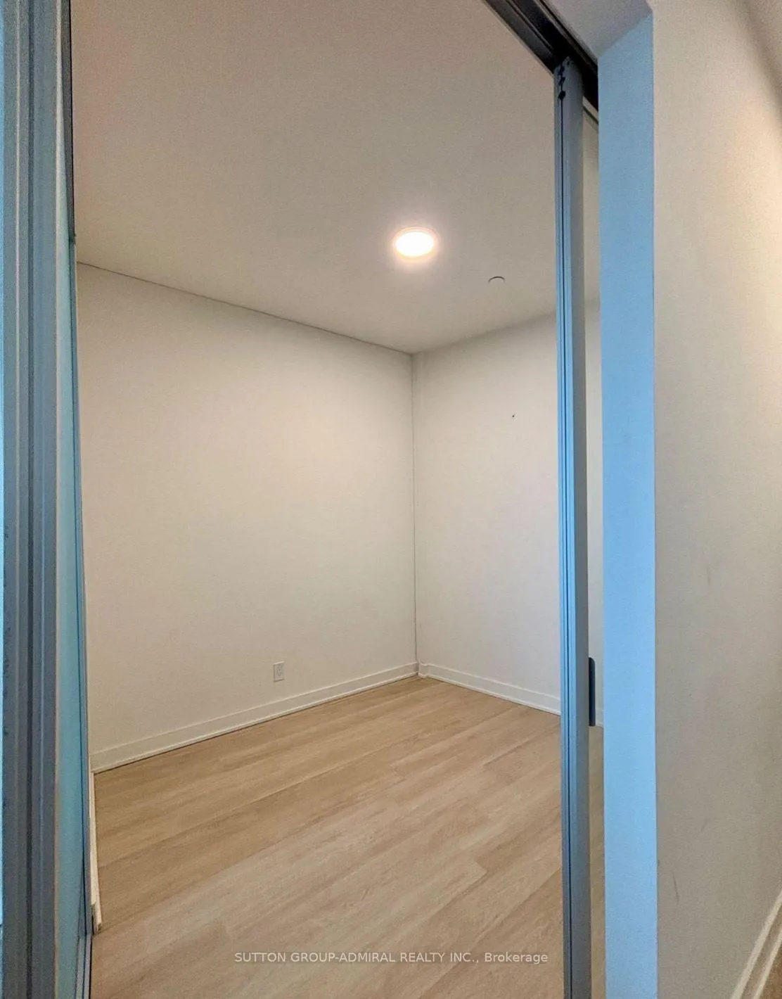 Photo 4 of Unit 704A, 30 Upper Mall Way, Vaughan, Brownridge — HOMEH
