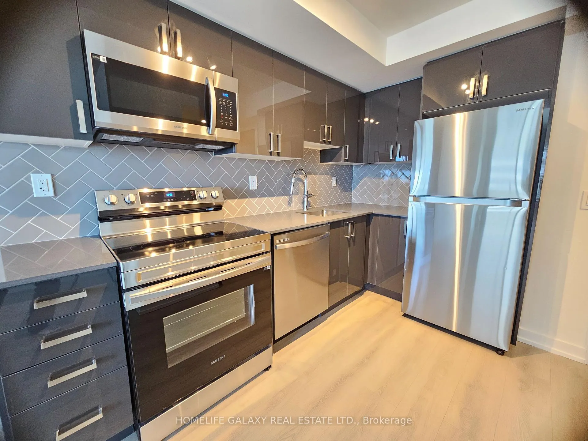 Photo 5 of Unit 806, 1435 Celebration Drive, Pickering, Bay Ridges — HOMEH
