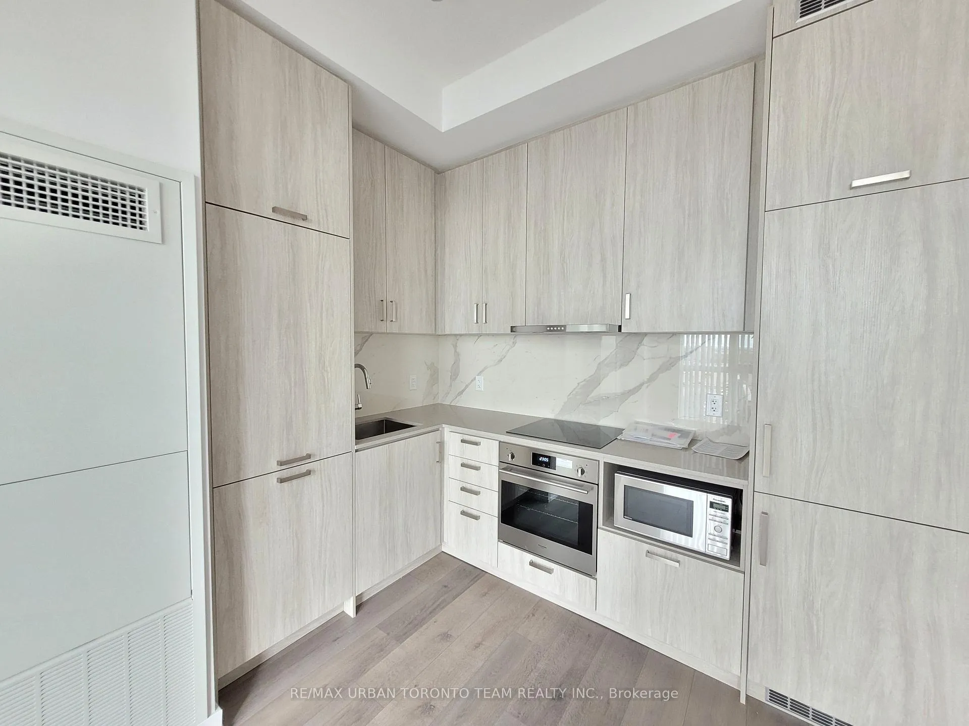 Photo 4 of Unit 507, 60 Honeycrisp Crescent, Vaughan, Vaughan Corporate Centre — HOMEH
