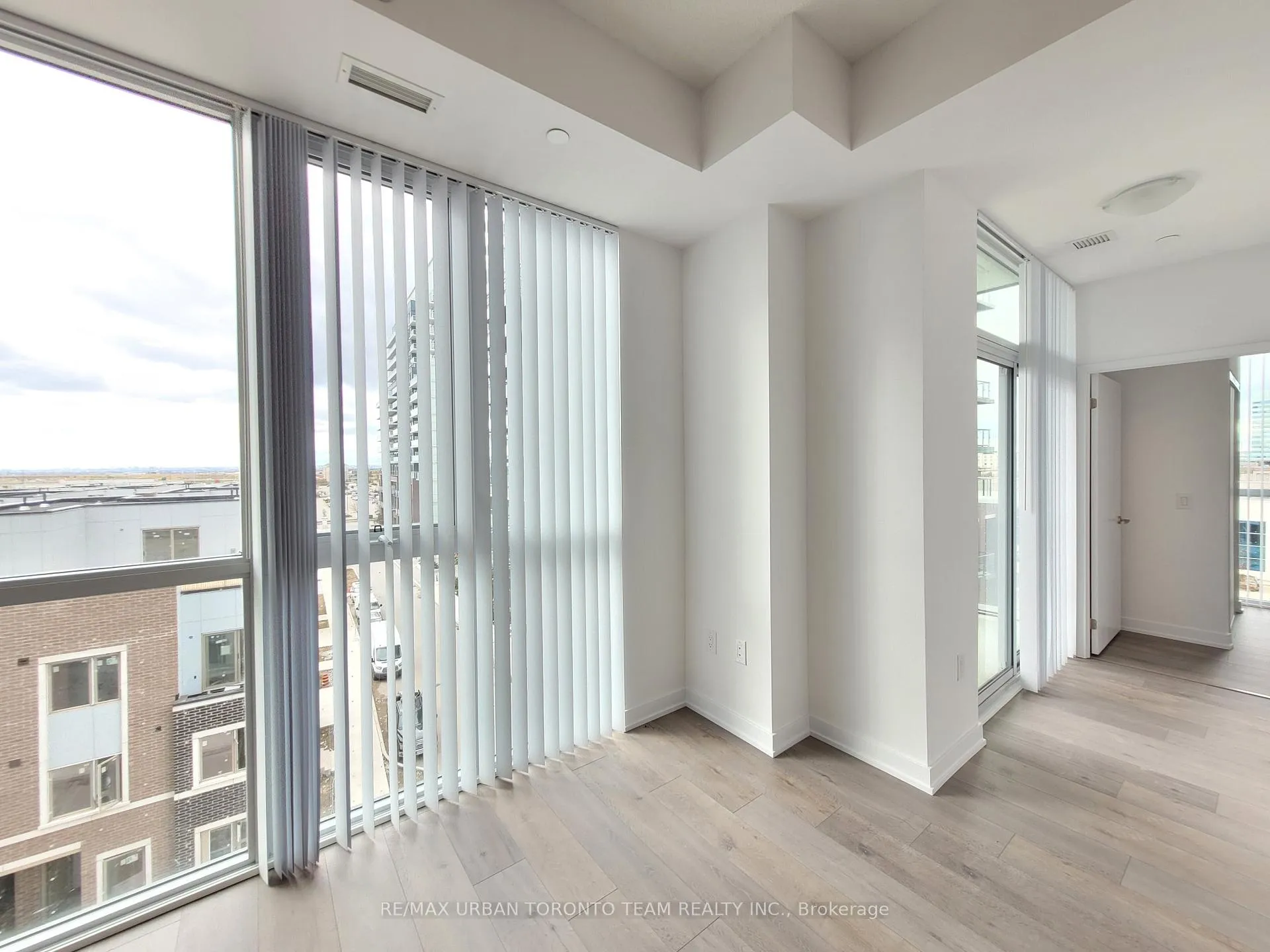 Photo 5 of Unit 507, 60 Honeycrisp Crescent, Vaughan, Vaughan Corporate Centre — HOMEH
